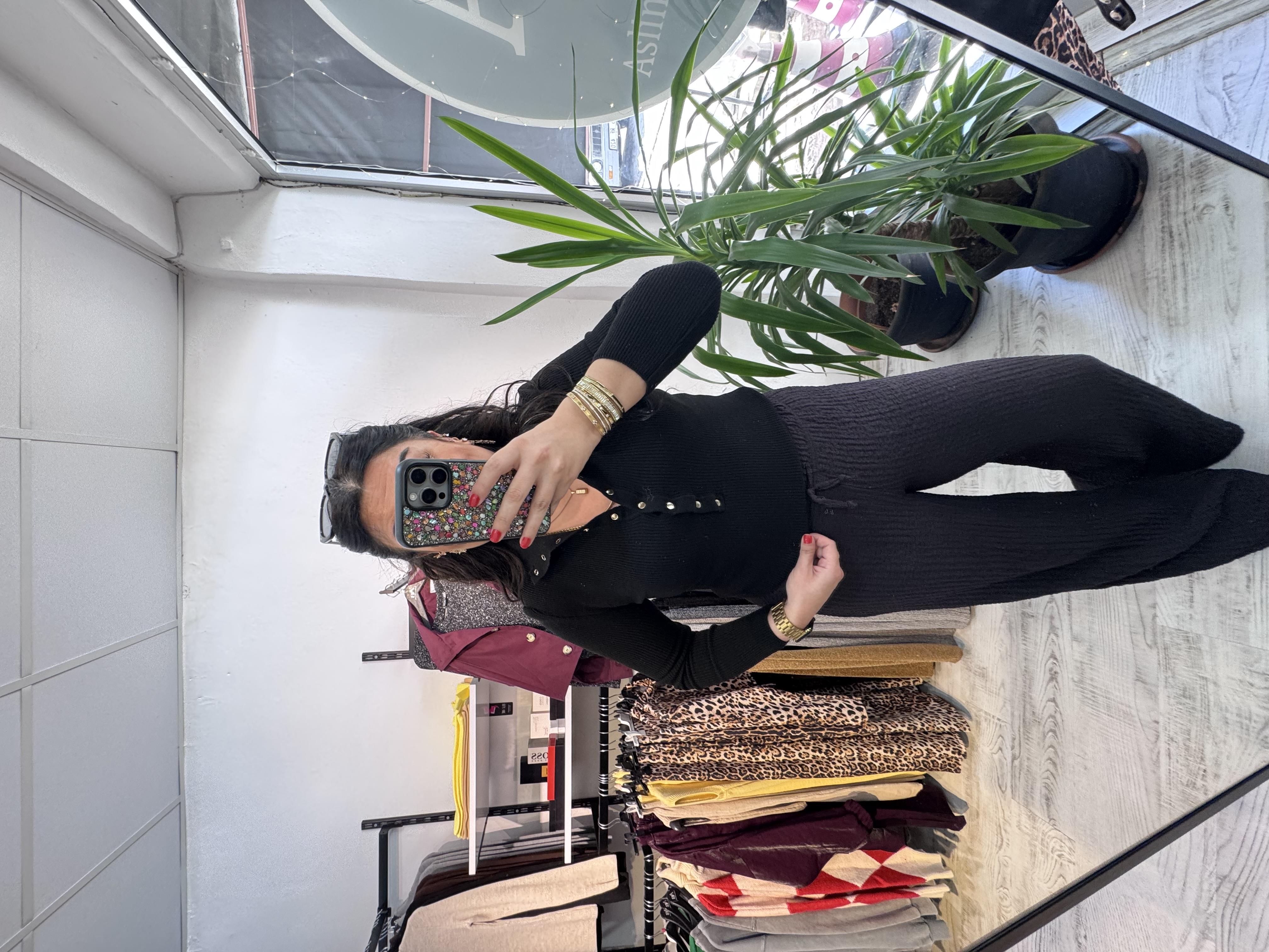 Gold Çıtçıt Detaylı Siyah Triko