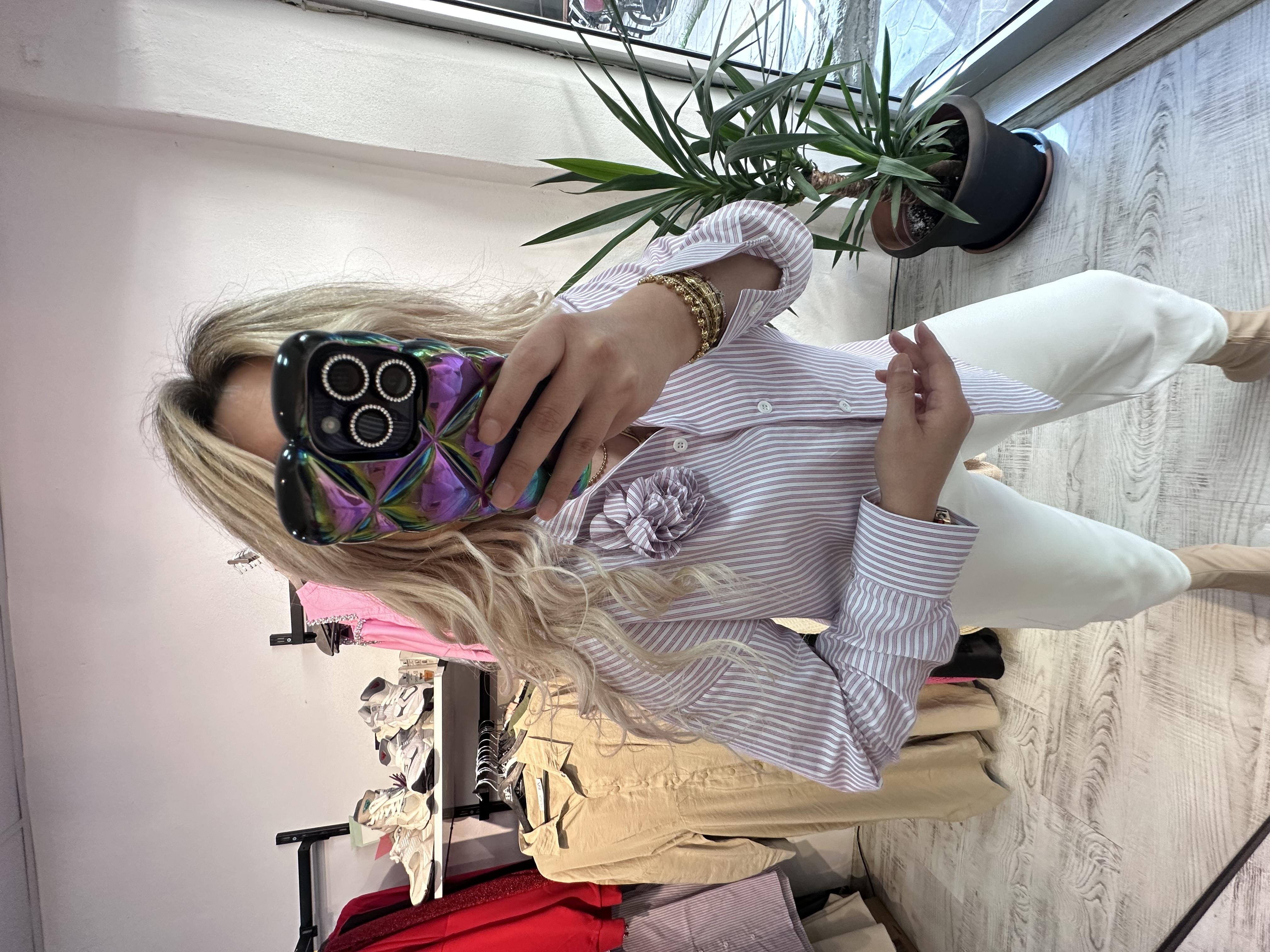 Gül Broşlu Çizgili Pembe Tasarım Gömlek