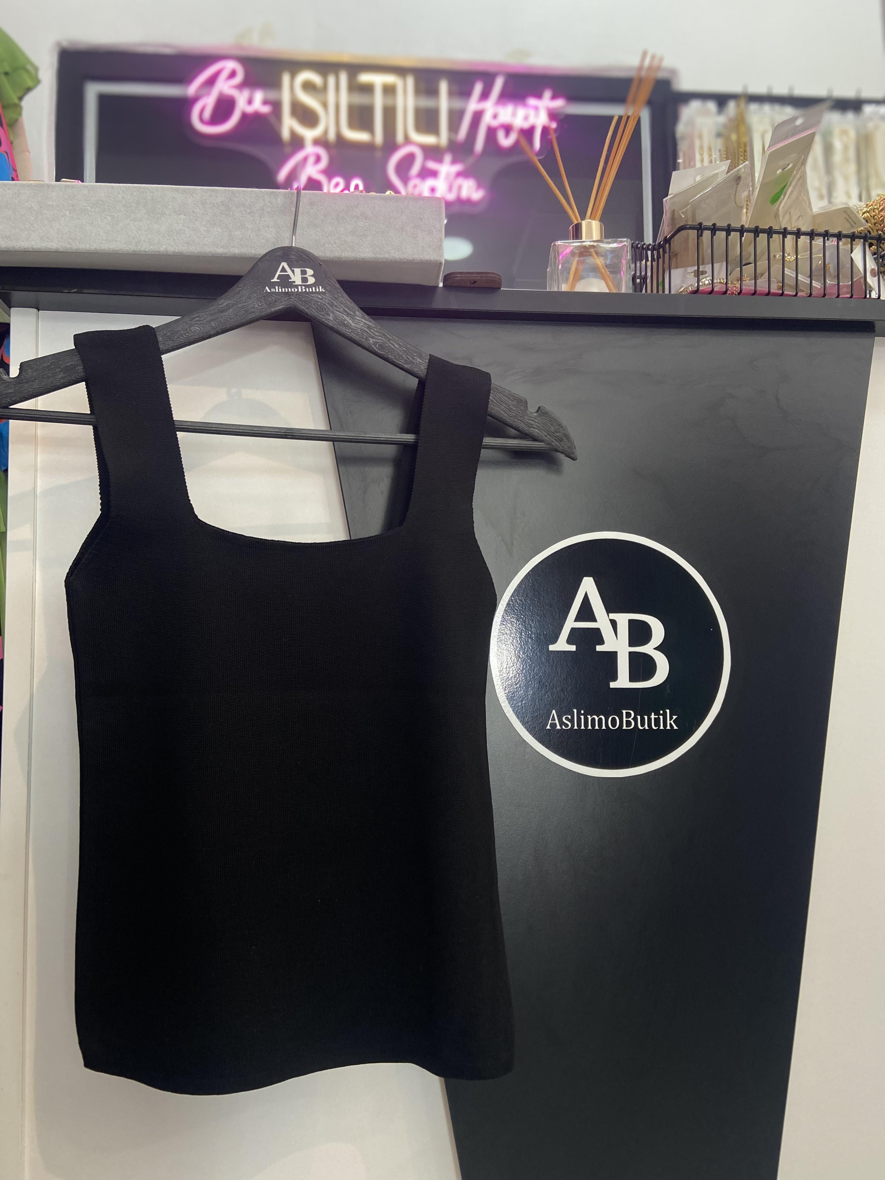 Kare Yaka Triko Siyah Atlet