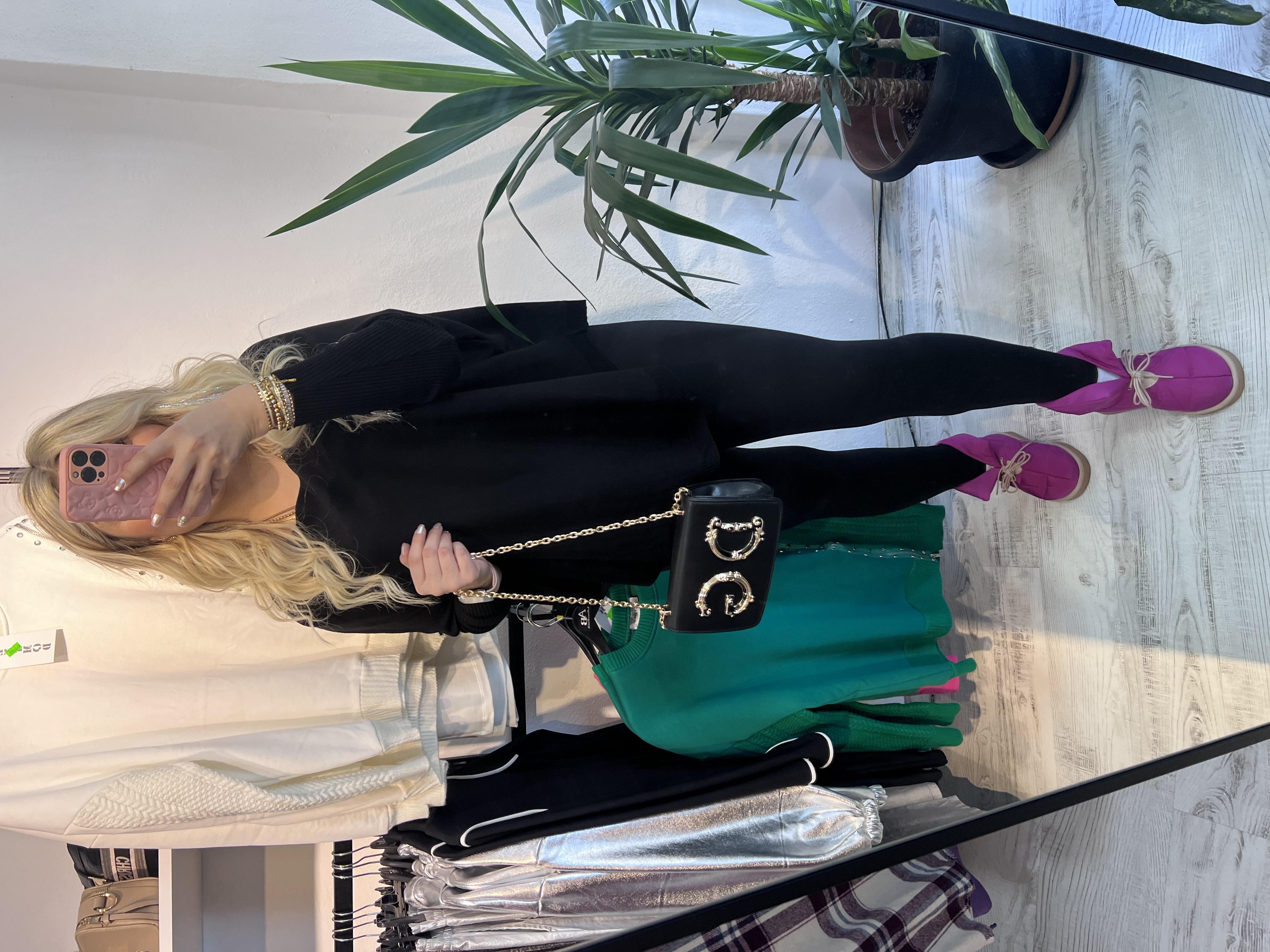 Kayık Yaka Yarasa Kol Siyah Triko