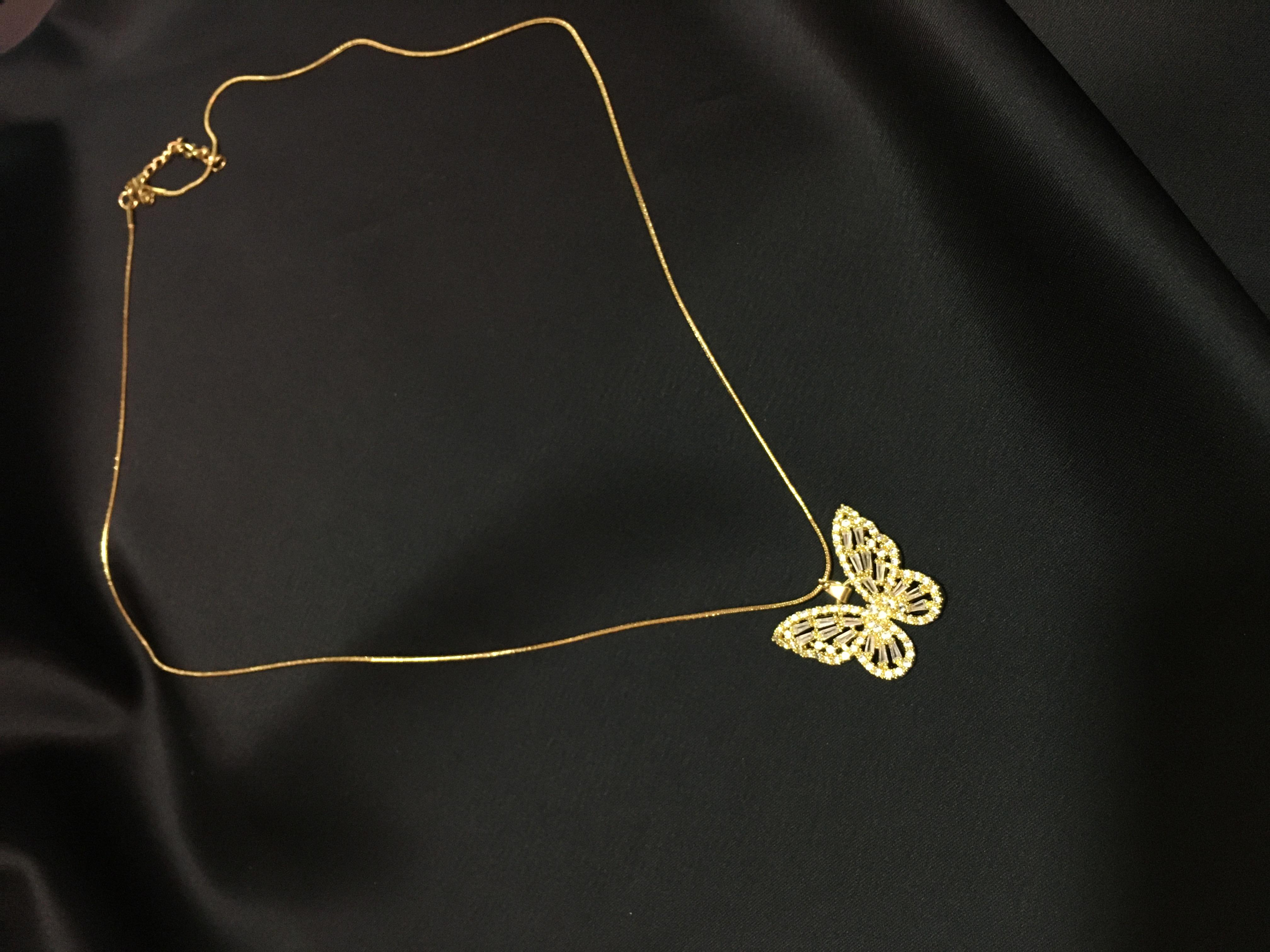 Kelebekli Taşlı Çelik Gold Kolye