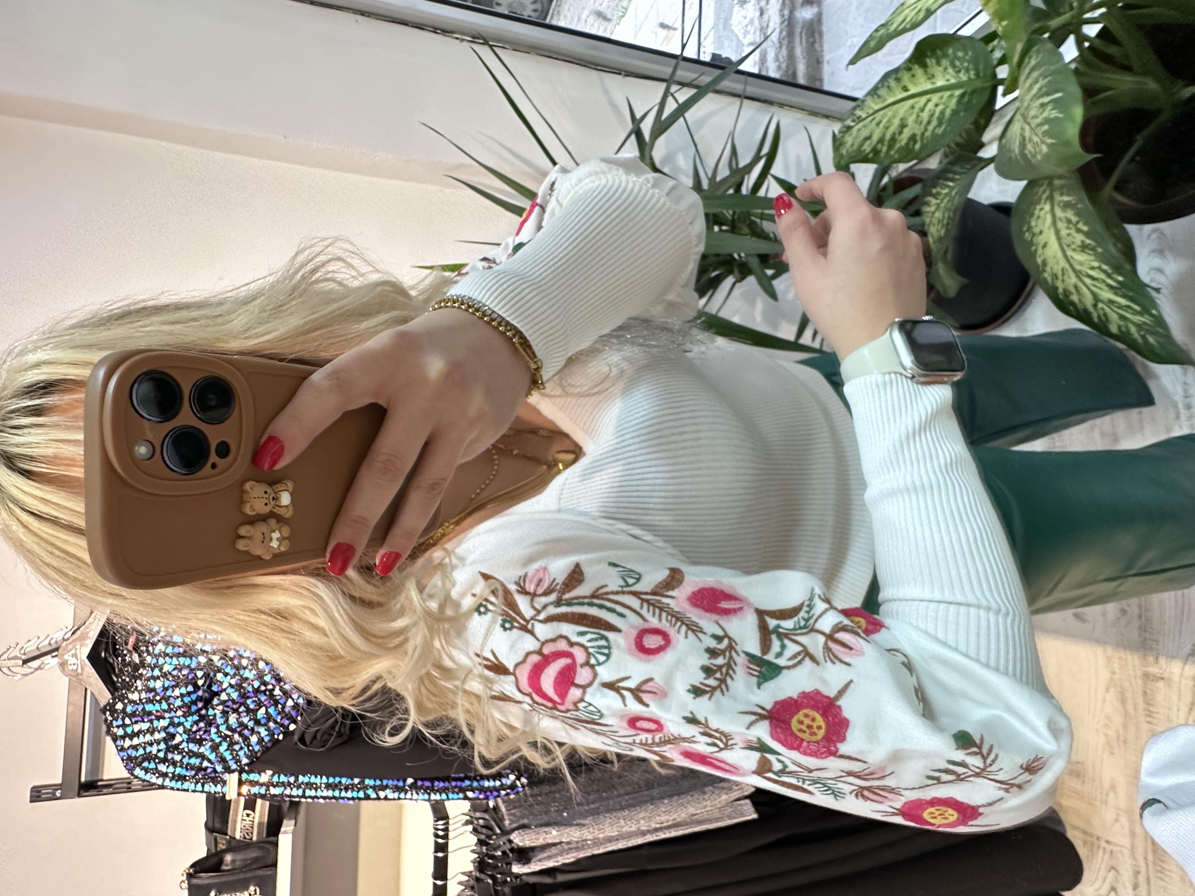 Kolları Nakışlı Beyaz Likralı Merserize Kazak