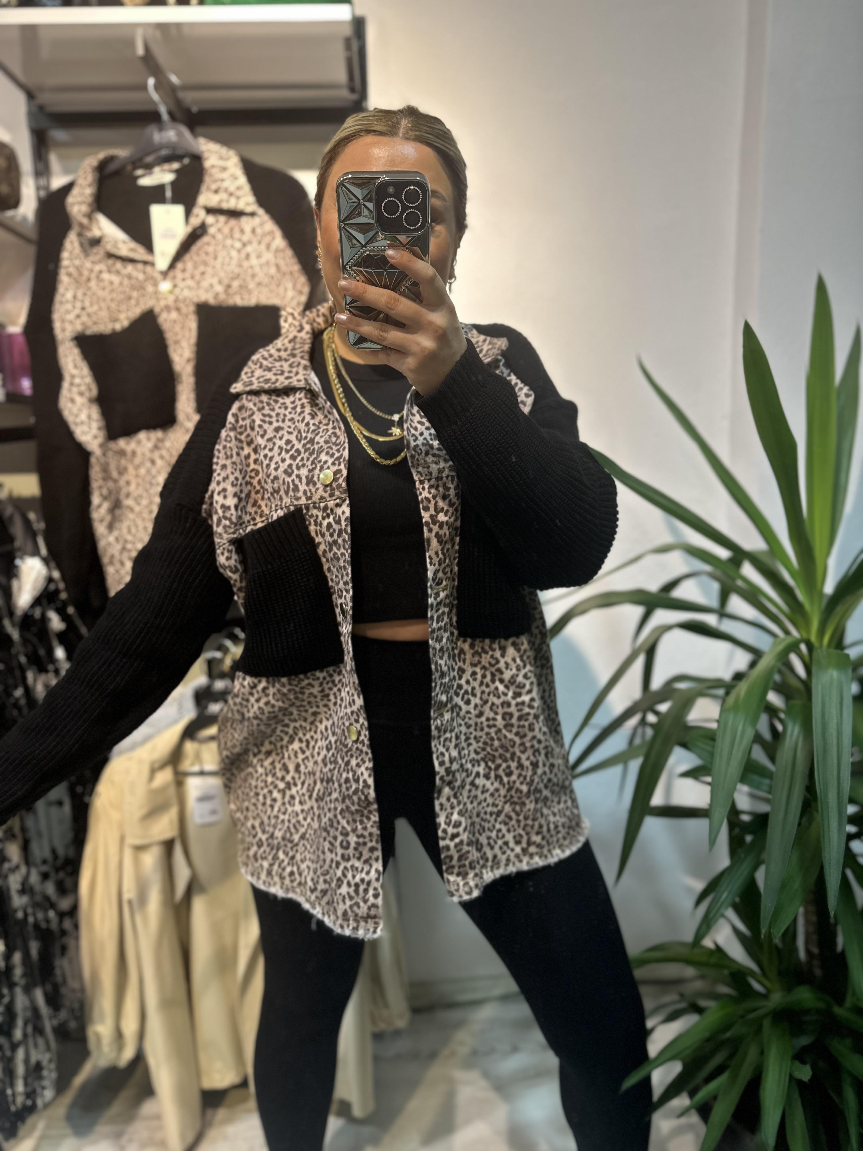 Leopar Detaylı Siyah Triko Hırka