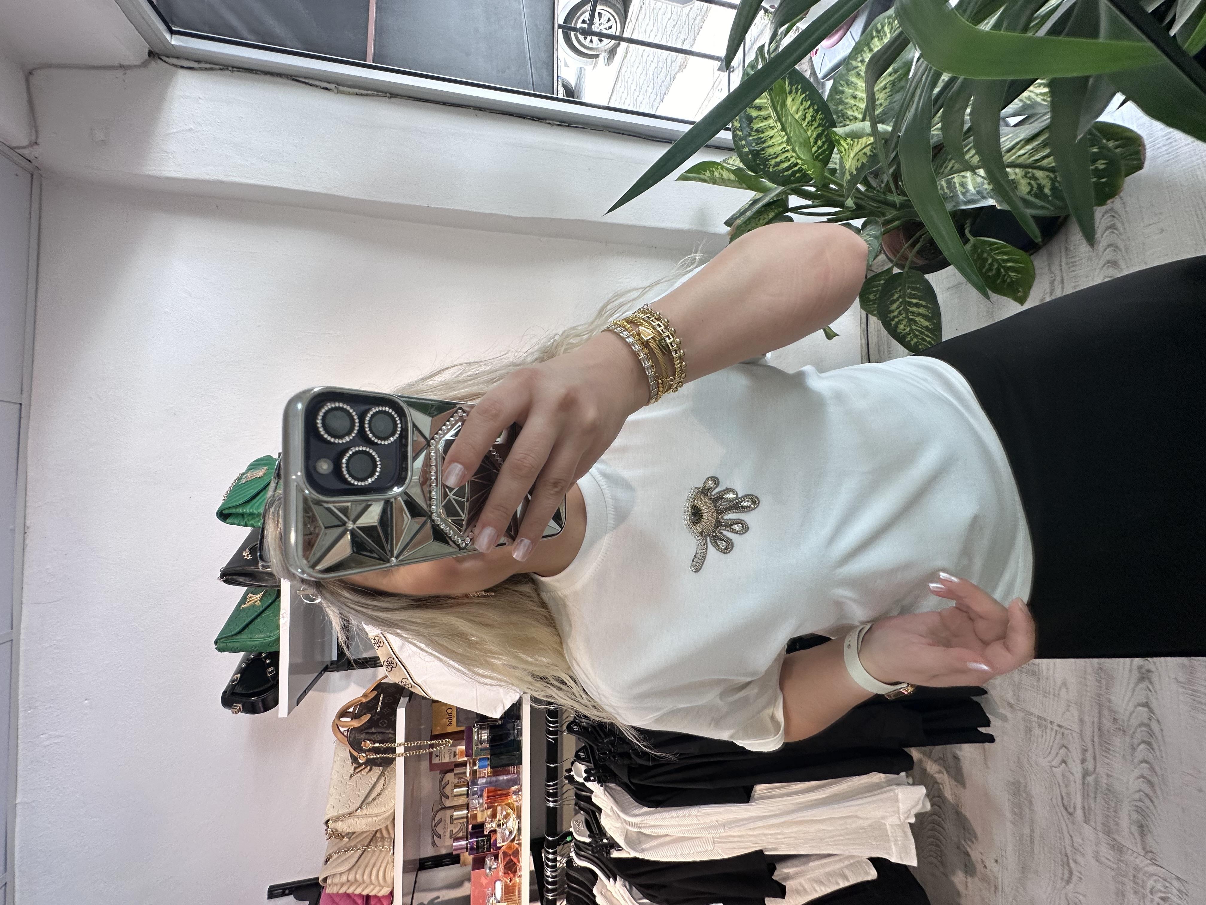 Marka Model Beyaz Göz Taşlı Tshirt