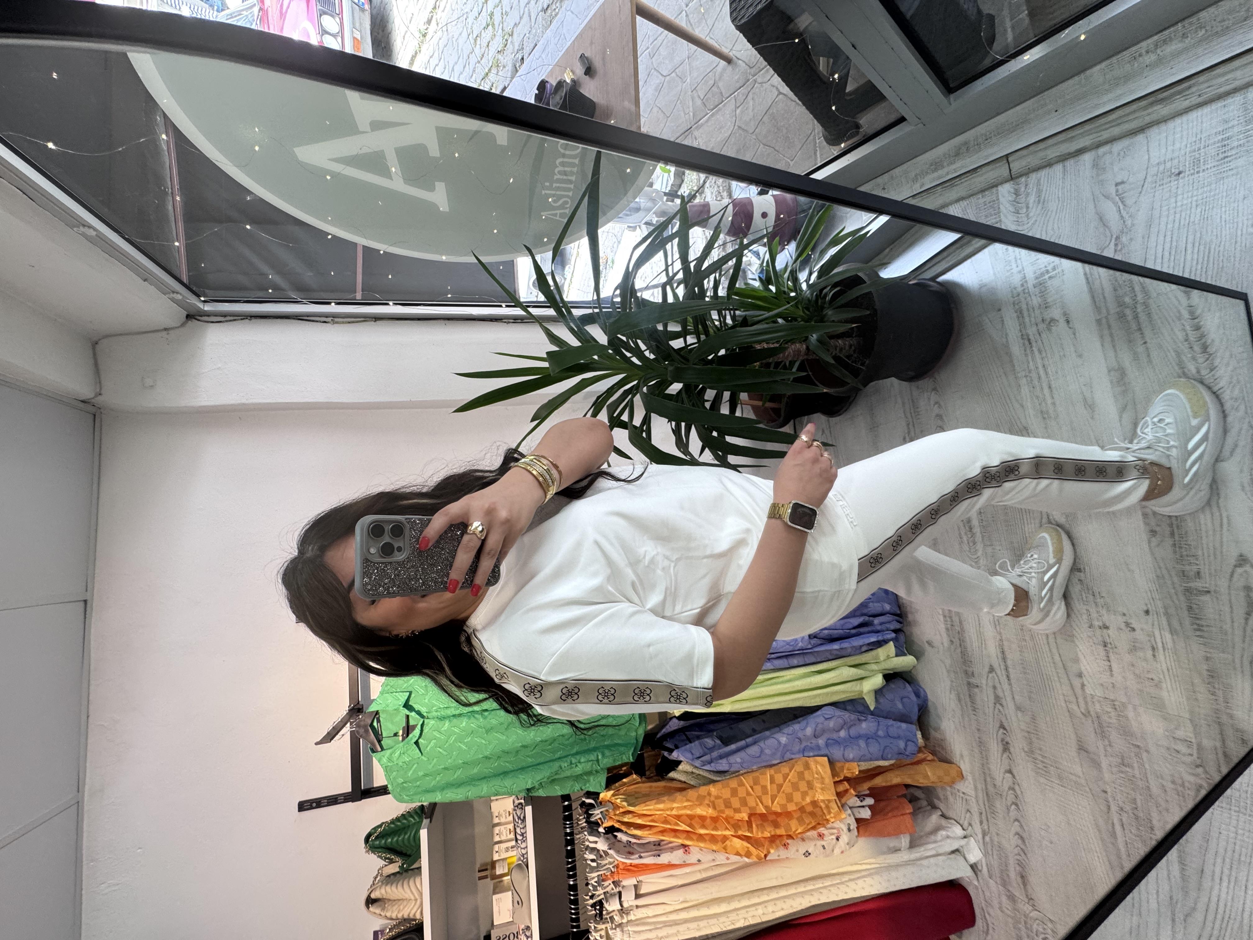 Marka Model Şeritli Beyaz Takım 