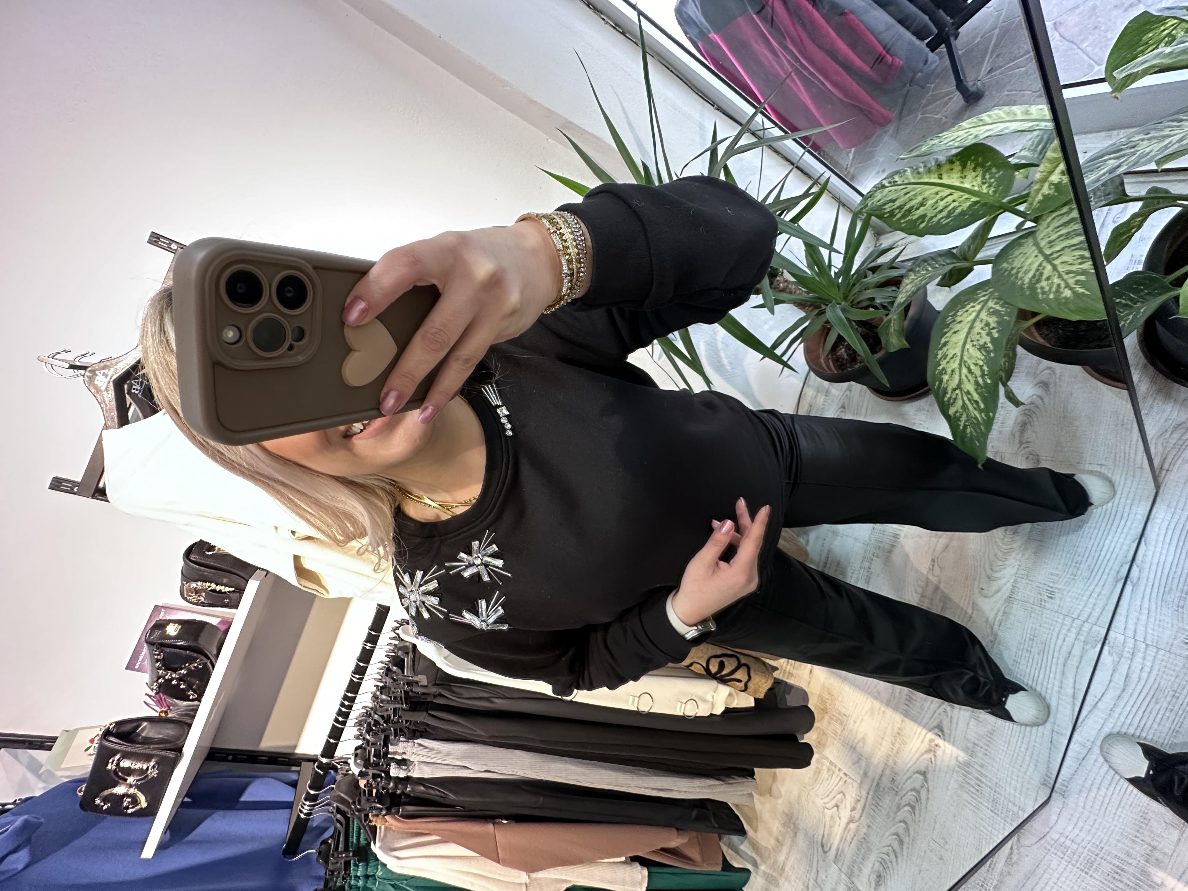 Omuzdan Taşlı Siyah Sweatshirt