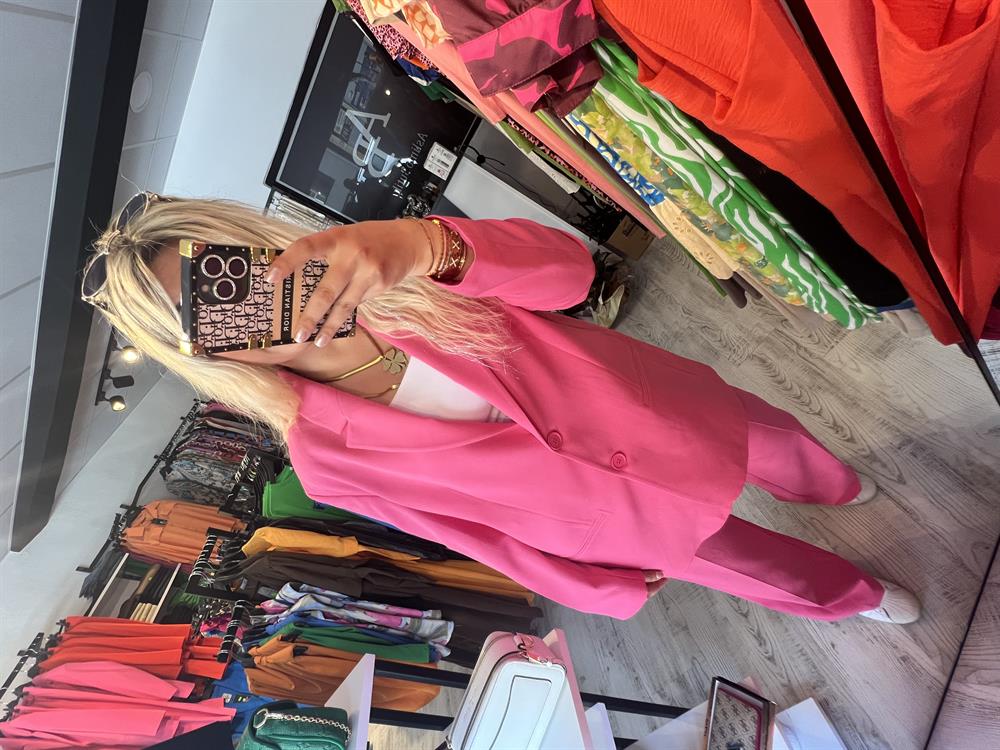 Pembe ceket takım