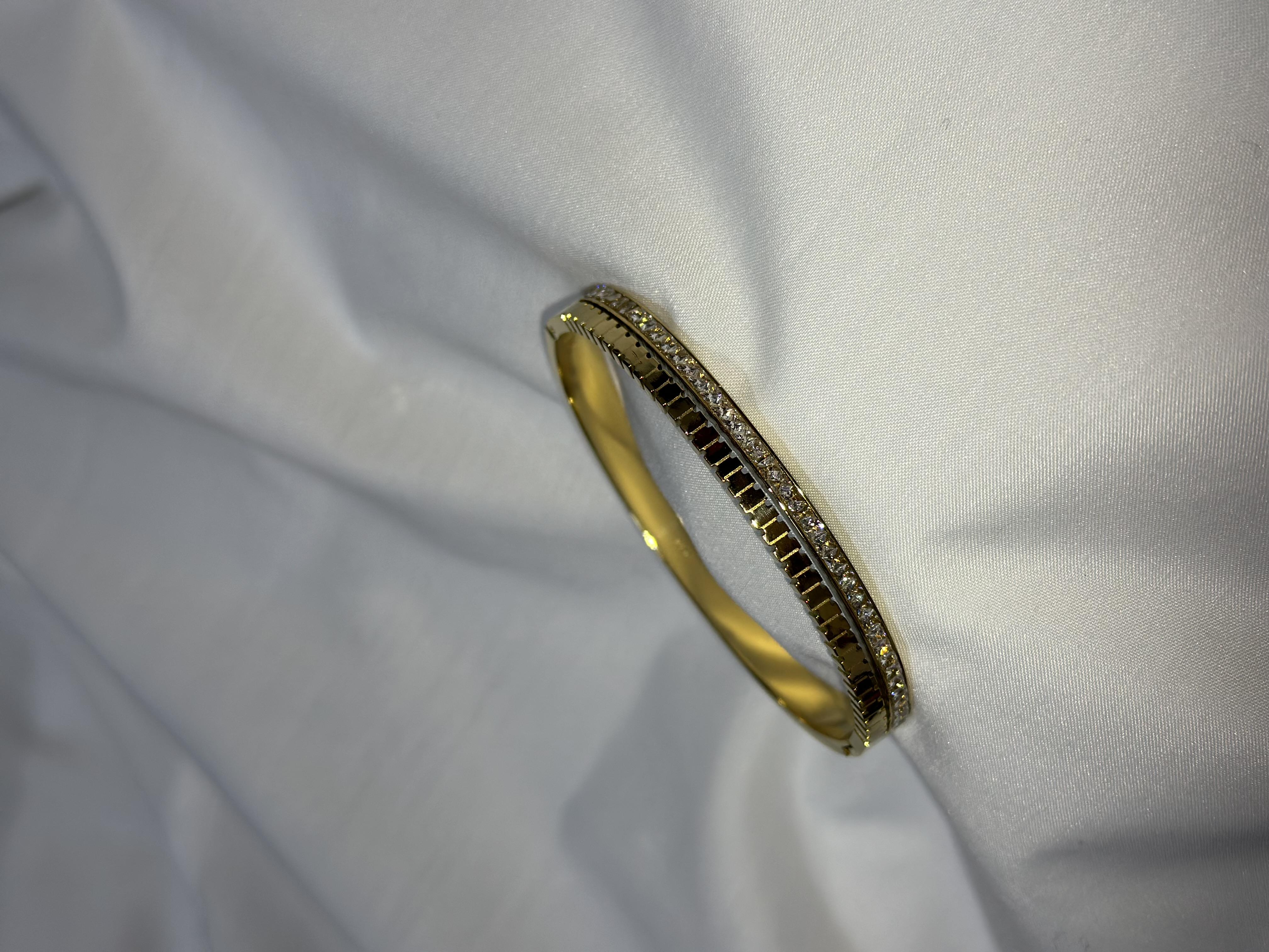 Şeritli Taşlı Gold Çelik Bİleklik