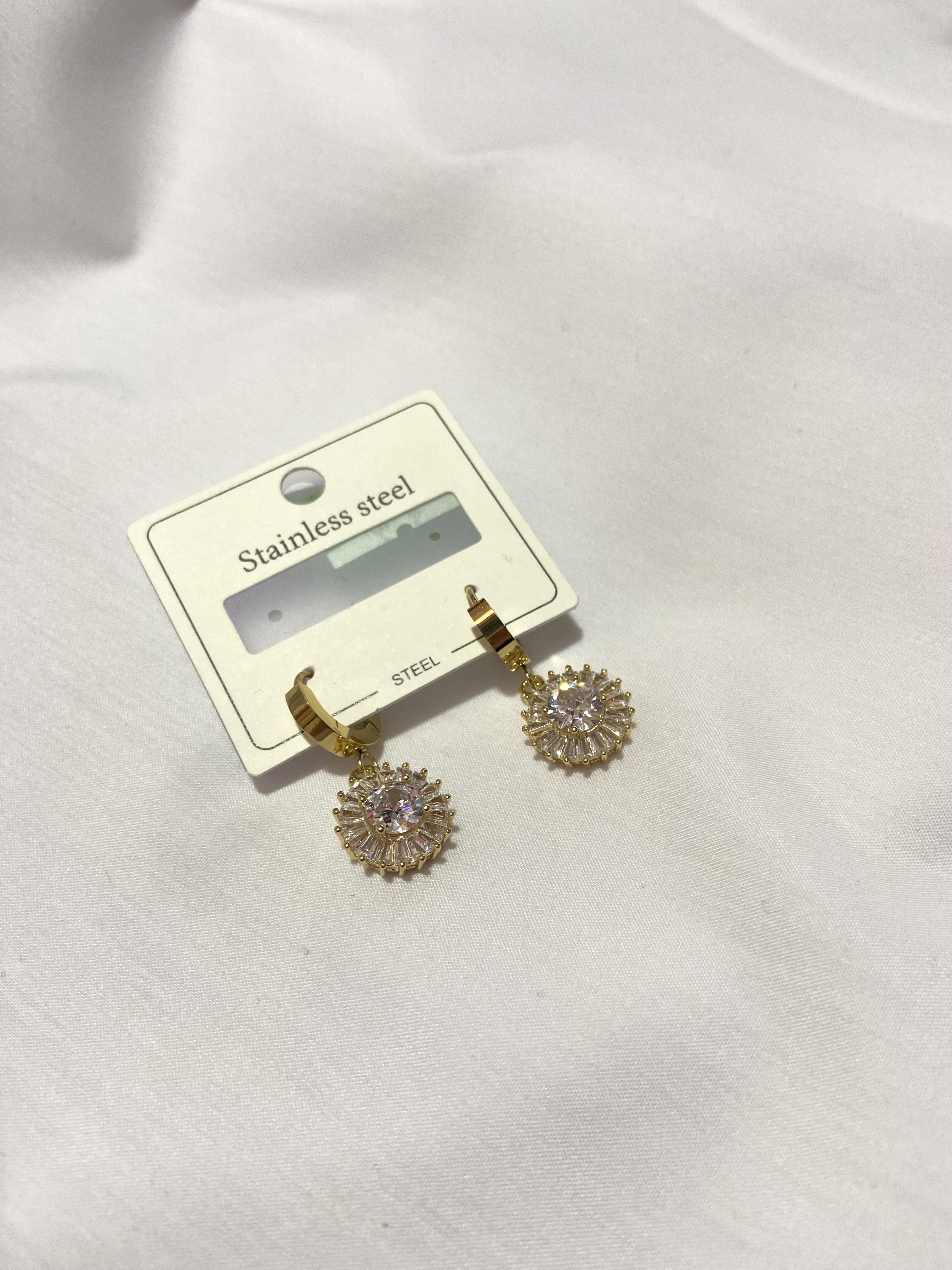Taşlı Gold Çelik Küpe