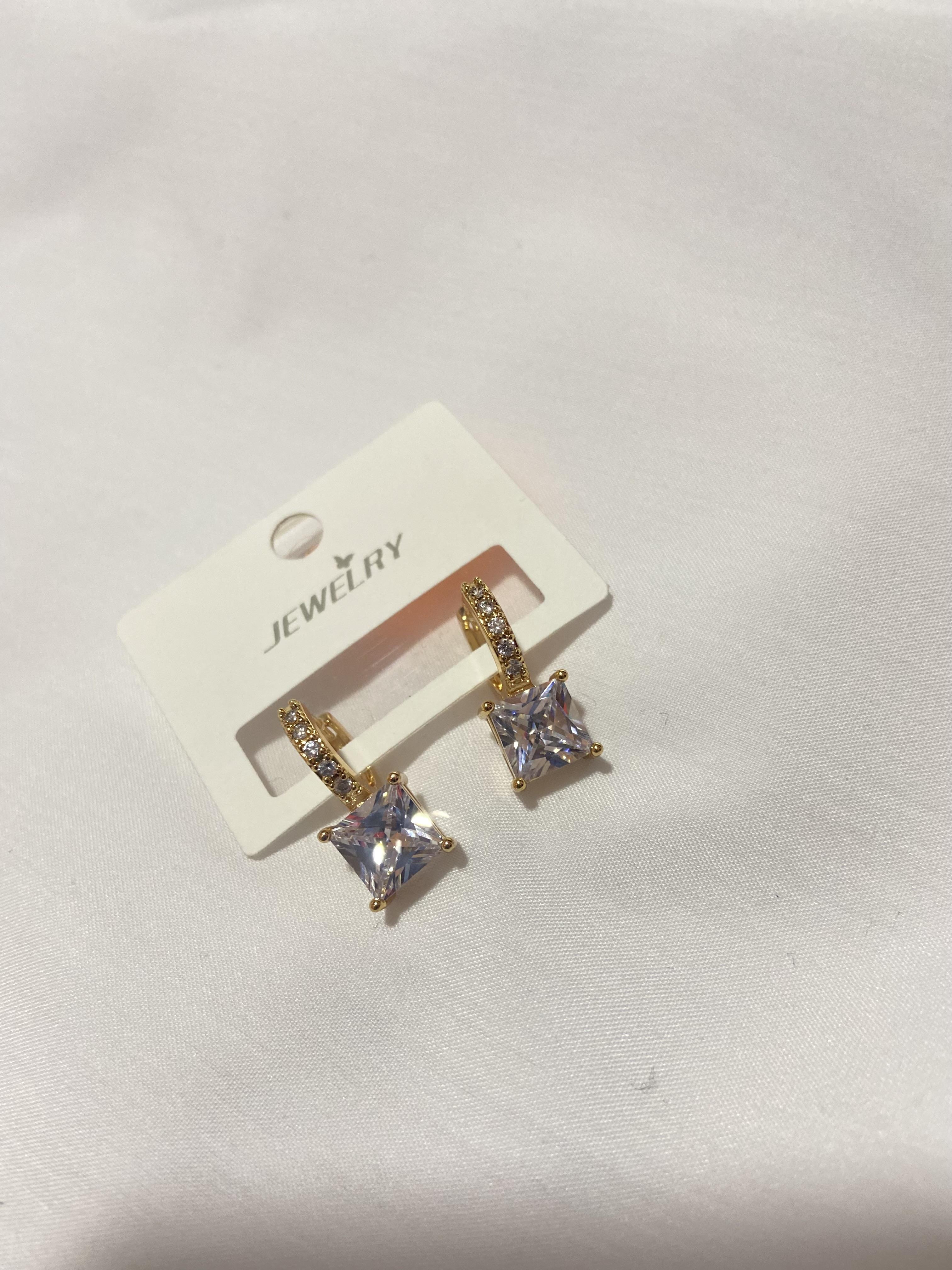 Taşlı Gold Çelik Küpe
