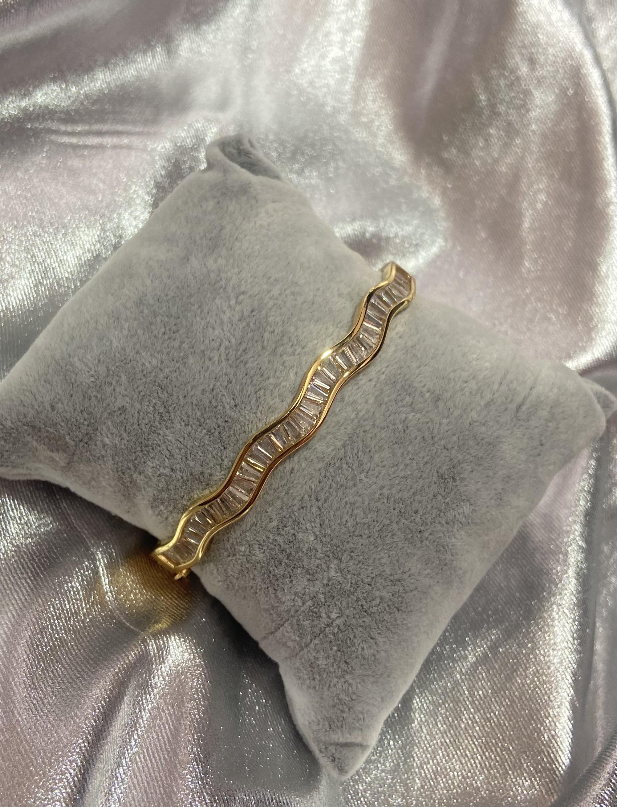 Taşlı Gold Kelepçe Çelik
