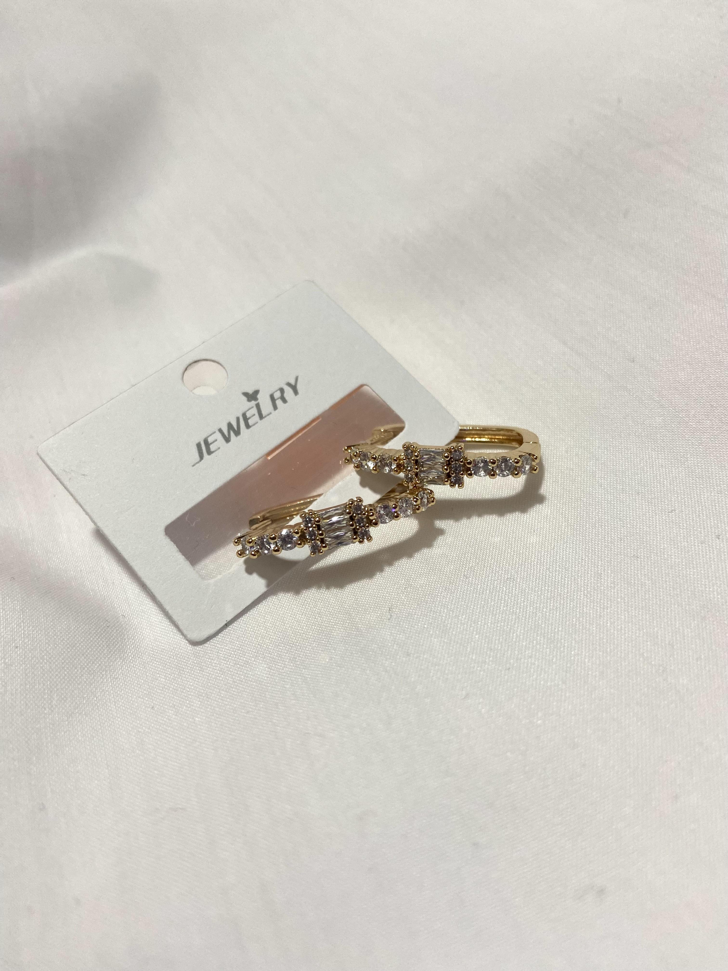 Taşlı Kare Model Halka Çelik Gold Küpe