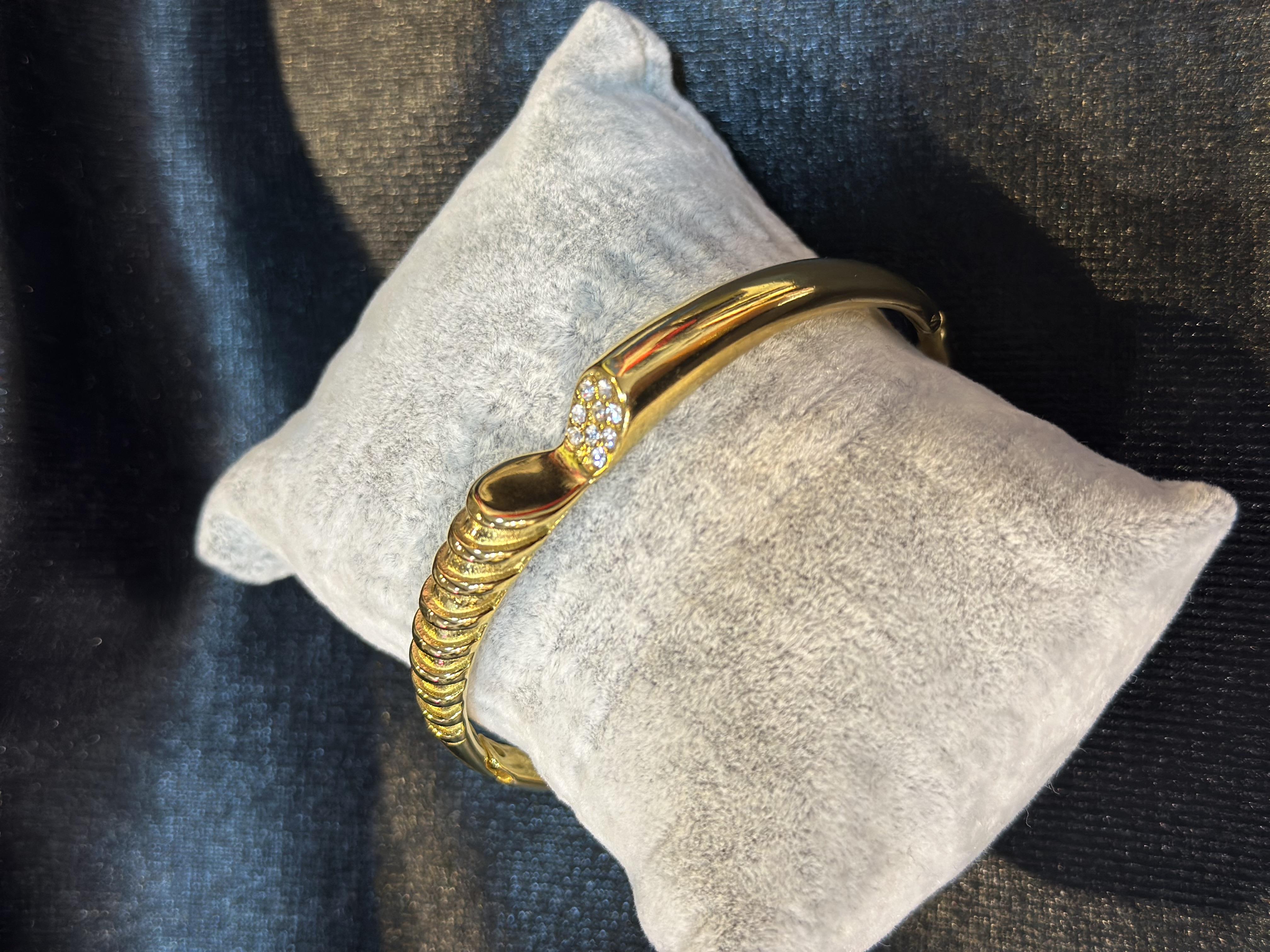 V Taşlı Çelik Bileklik