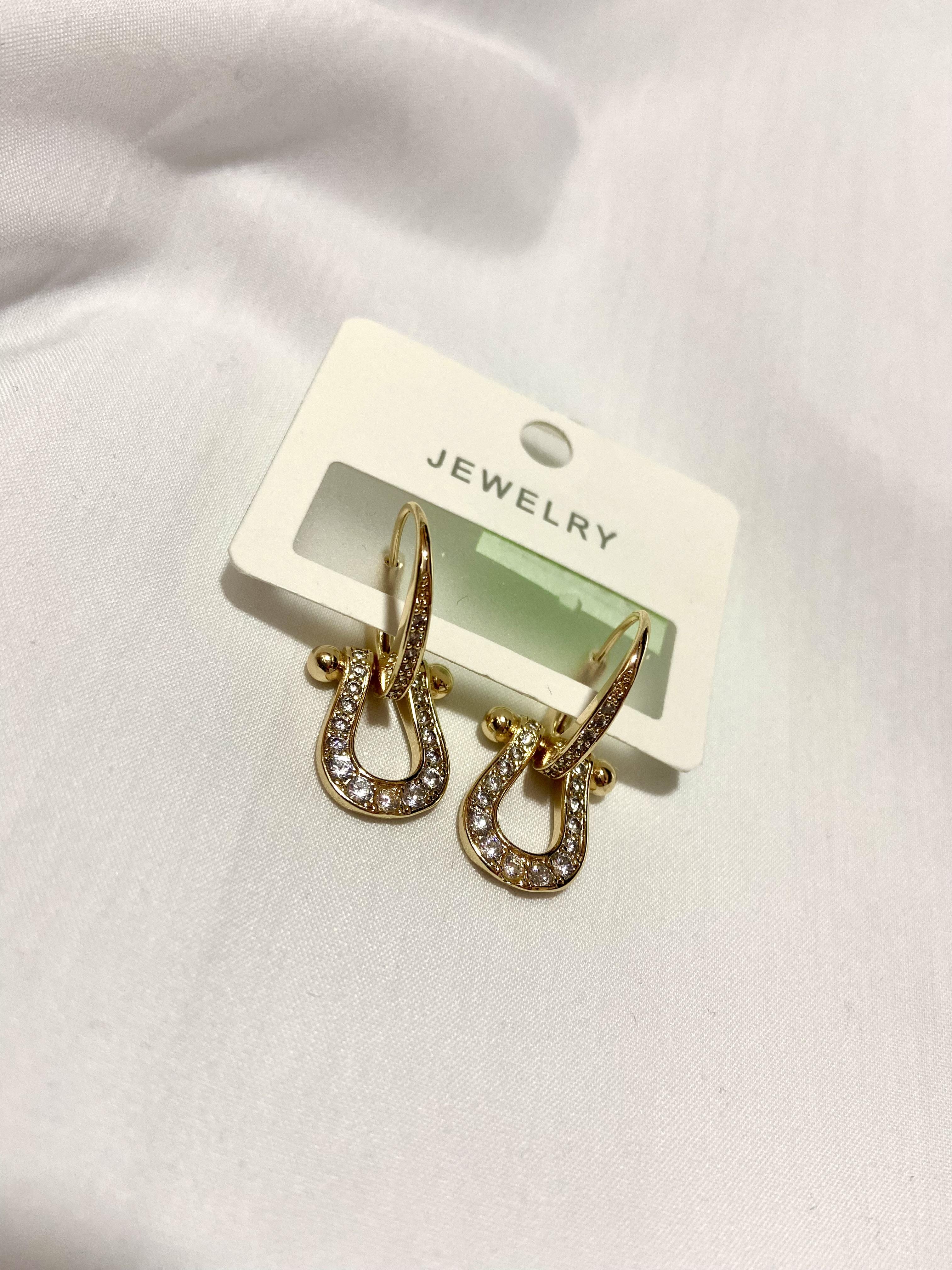 Zirkon Taşlı Sallantılı Gold Çelik Küpe