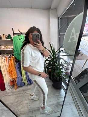 Marka Model Şeritli Beyaz Takım 