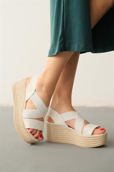 Diana Beyaz Çapraz Bantlı Lastikli Dolgu Topuk Sandalet