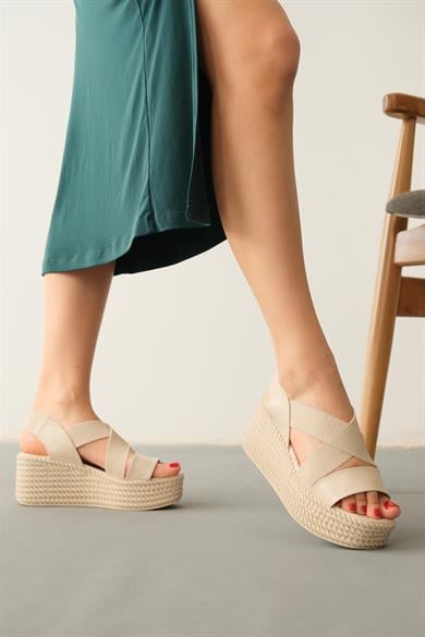 Diana Ten Çapraz Bantlı Lastikli Dolgu Topuk Sandalet