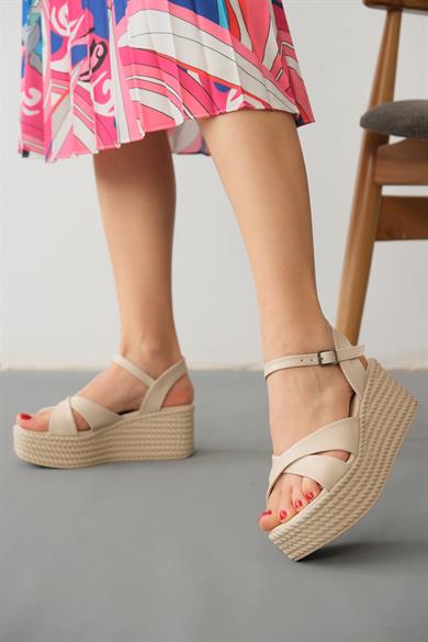 Nensi Ten Çapraz Bantlı Dolgu Topuklu Sandalet