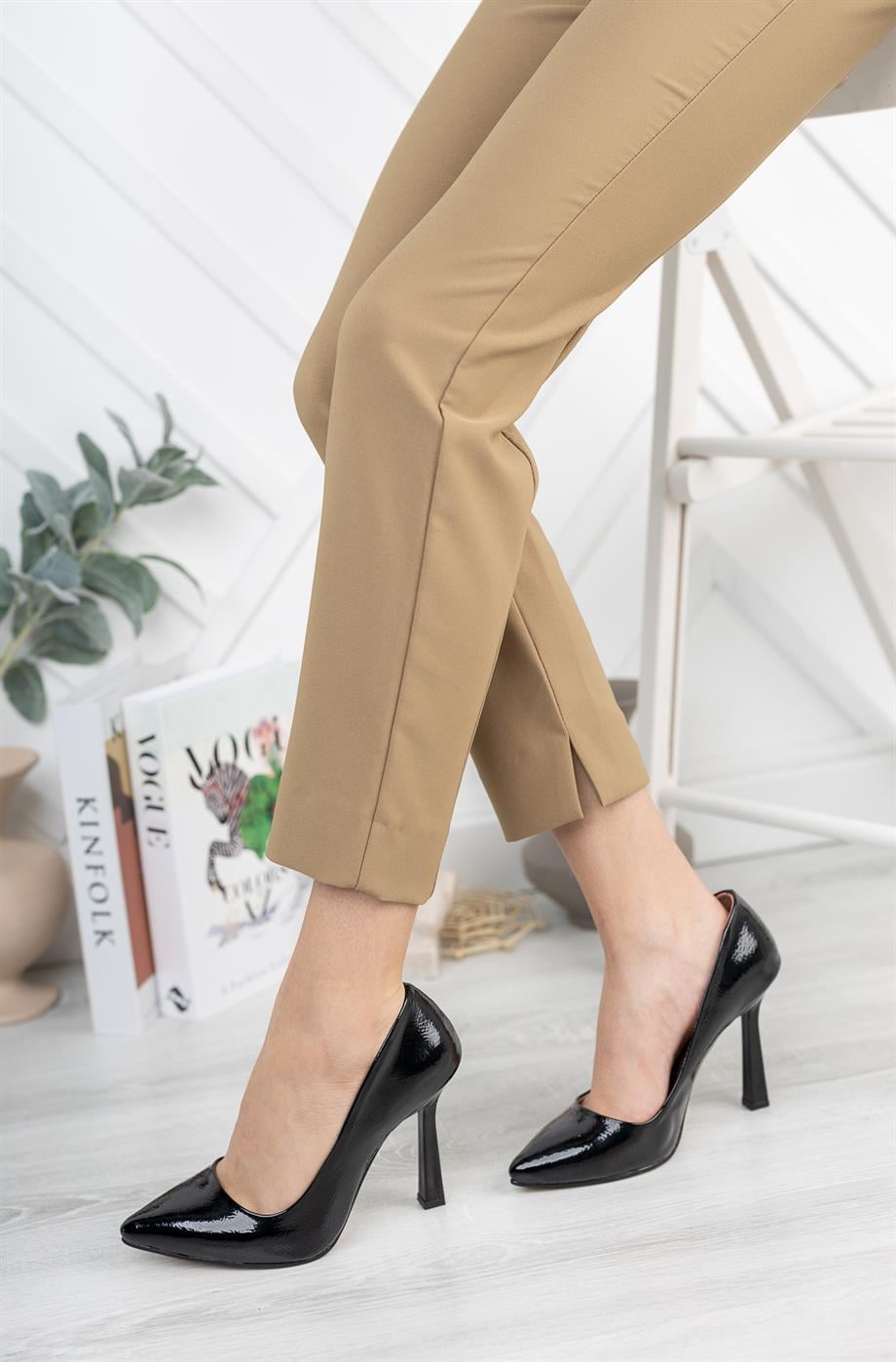 Heel Siyah Kırışık Rugan Stiletto