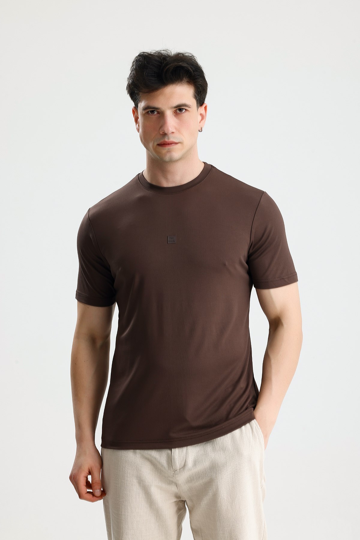 FİGO Erkek Bisiklet Yaka Minimal Logo Detaylı Basic Tişört
