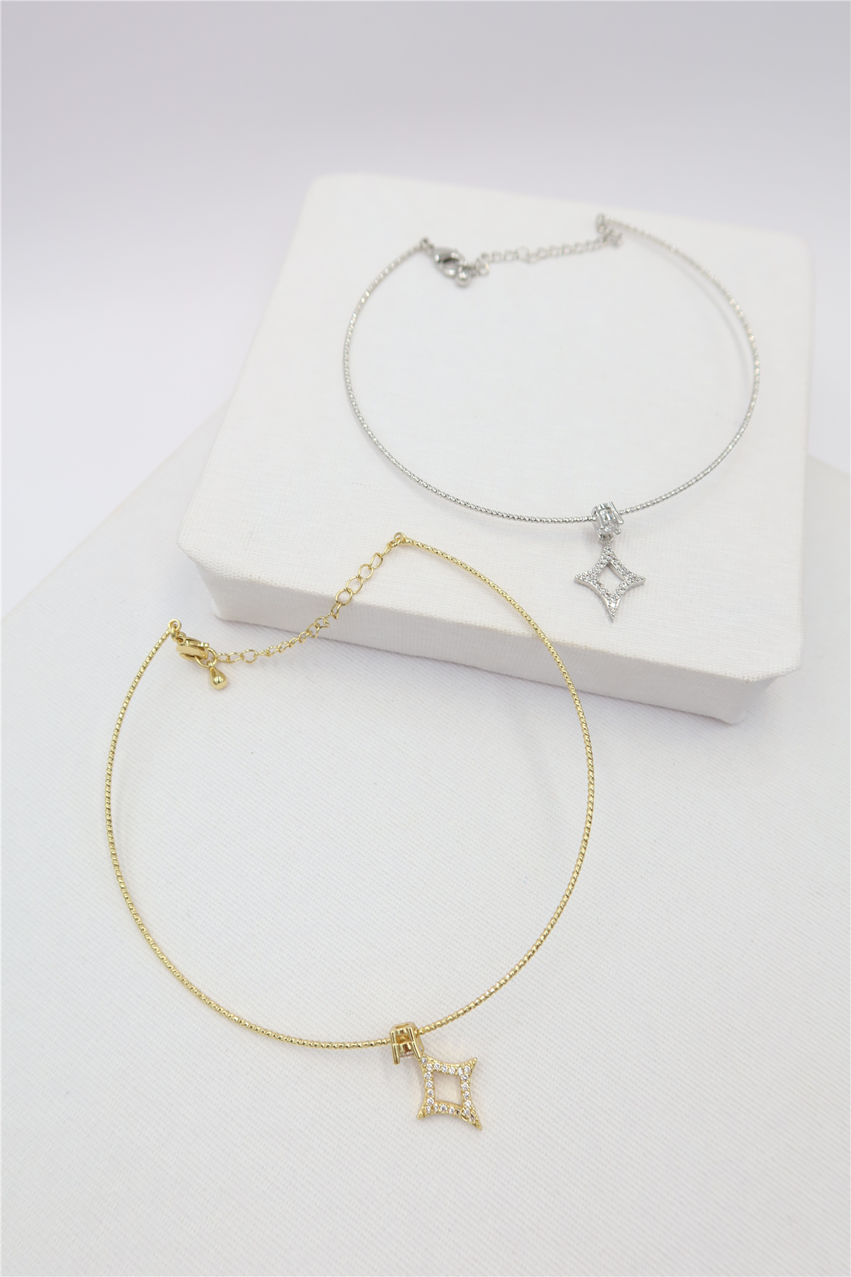 Charm Detaylı Çelik Misinalı Halhal