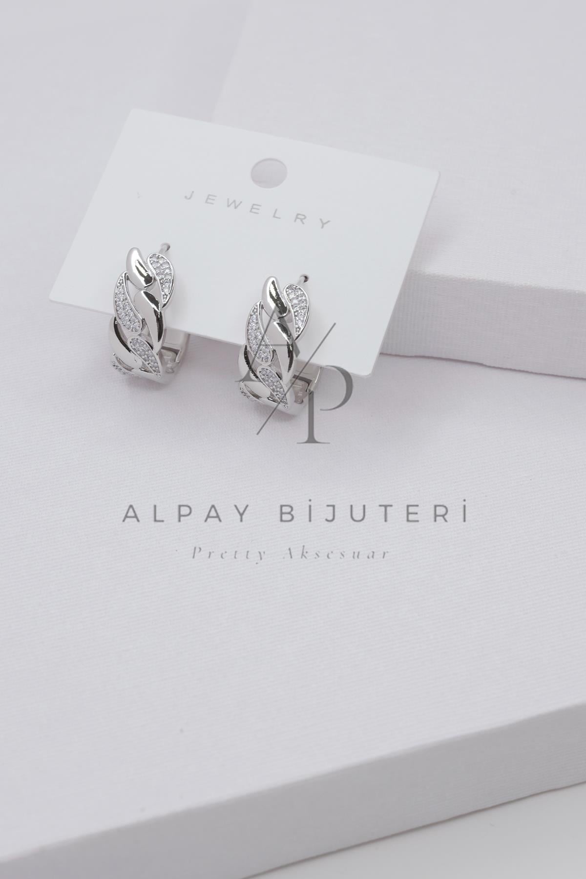 Şık Tasarım Küpe