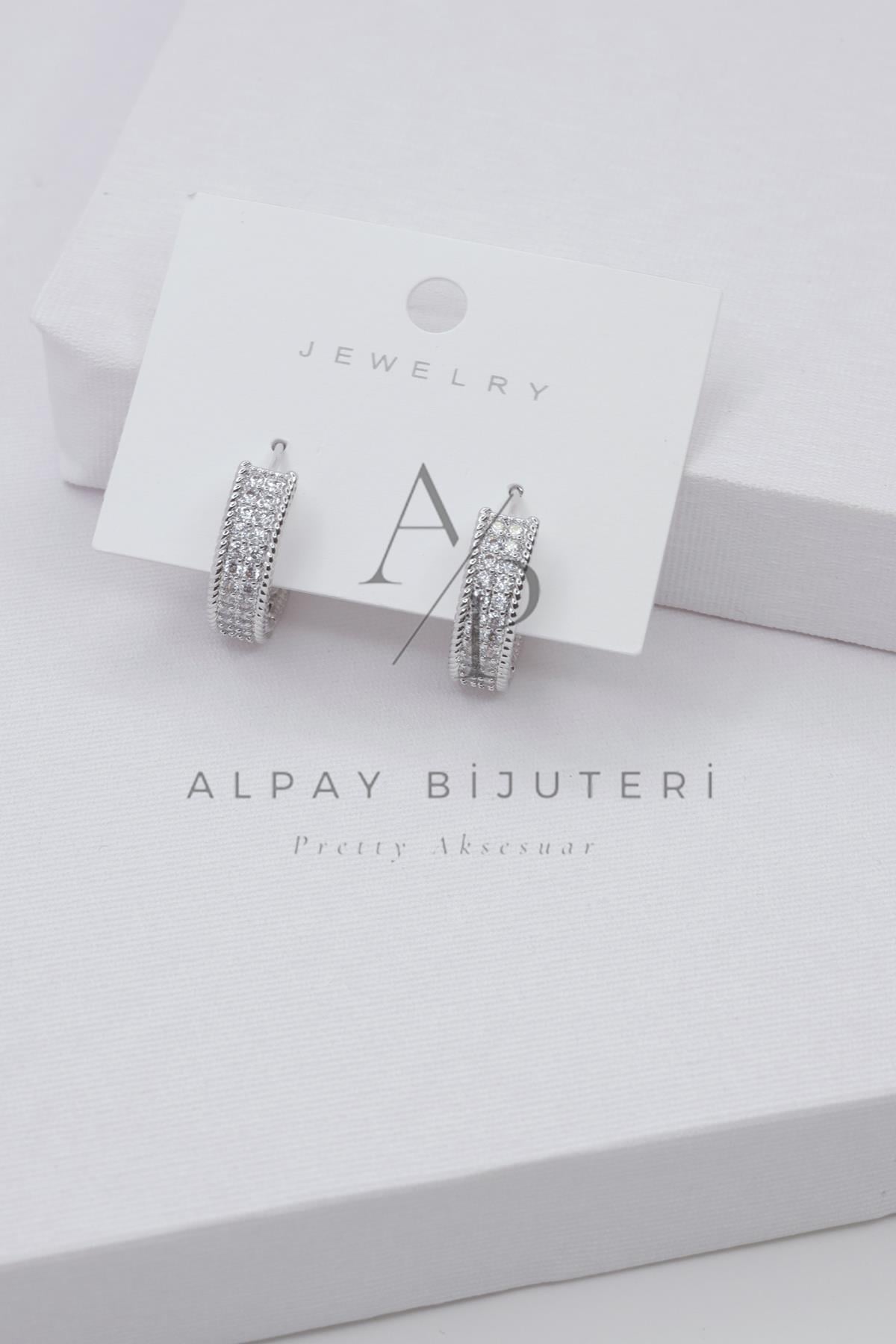 Şık Tasarım Küpe