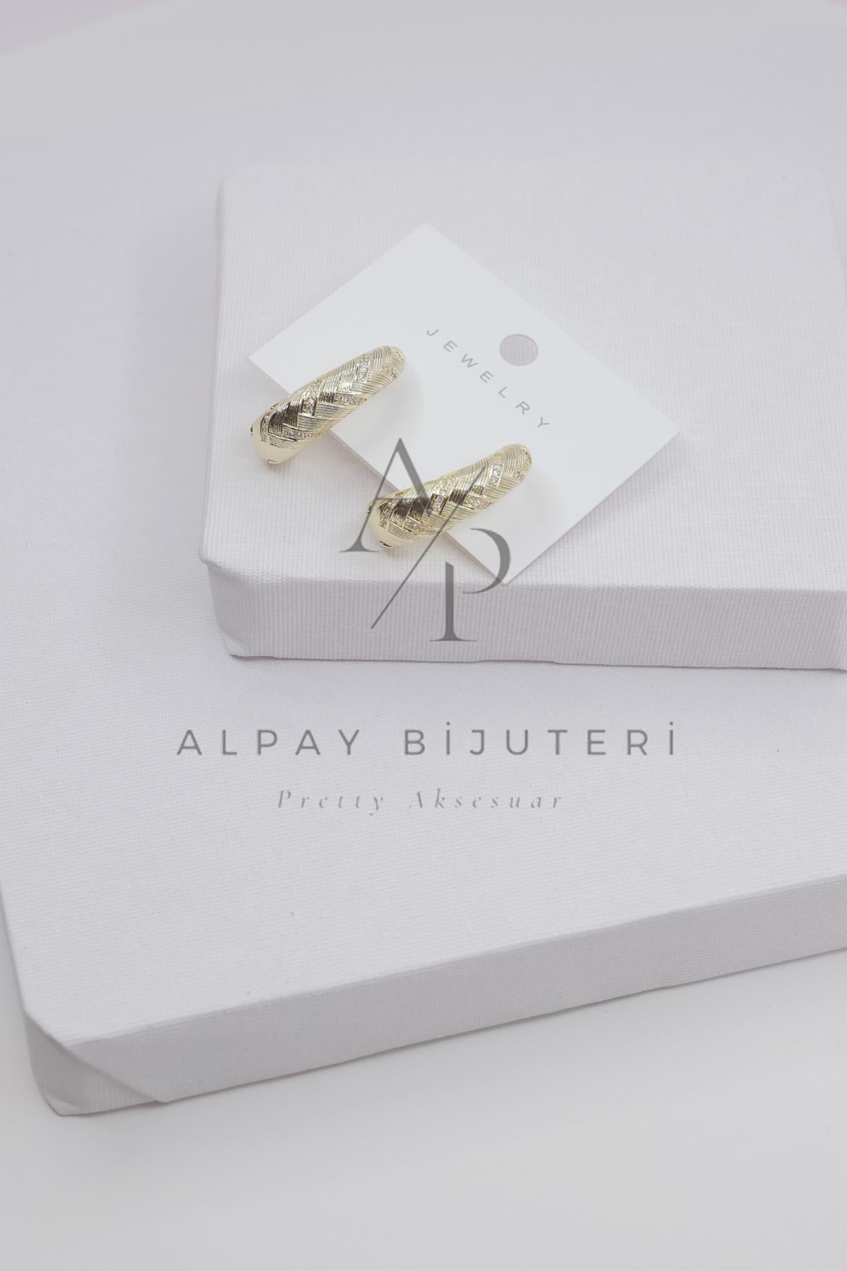 Şık Tasarım Küpe