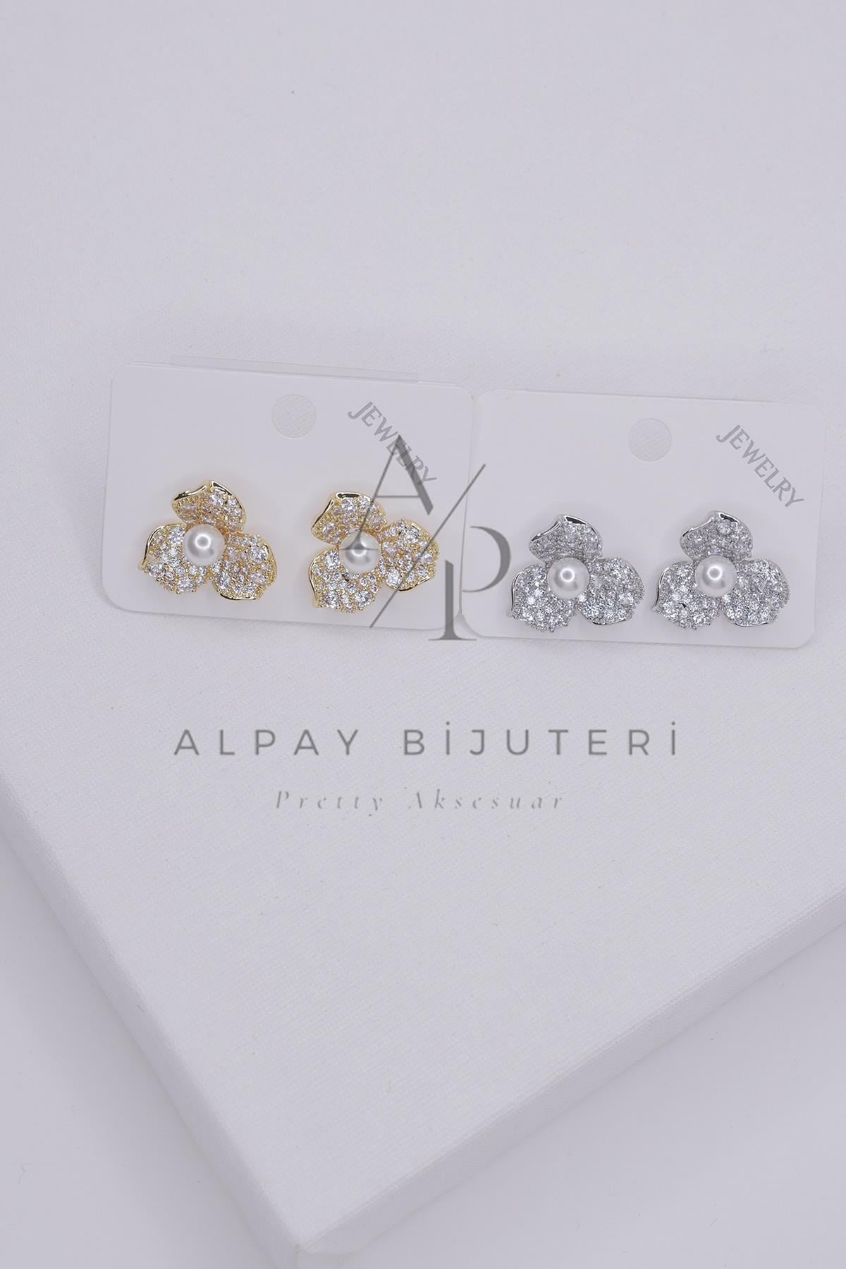 Şık Tasarım Küpe