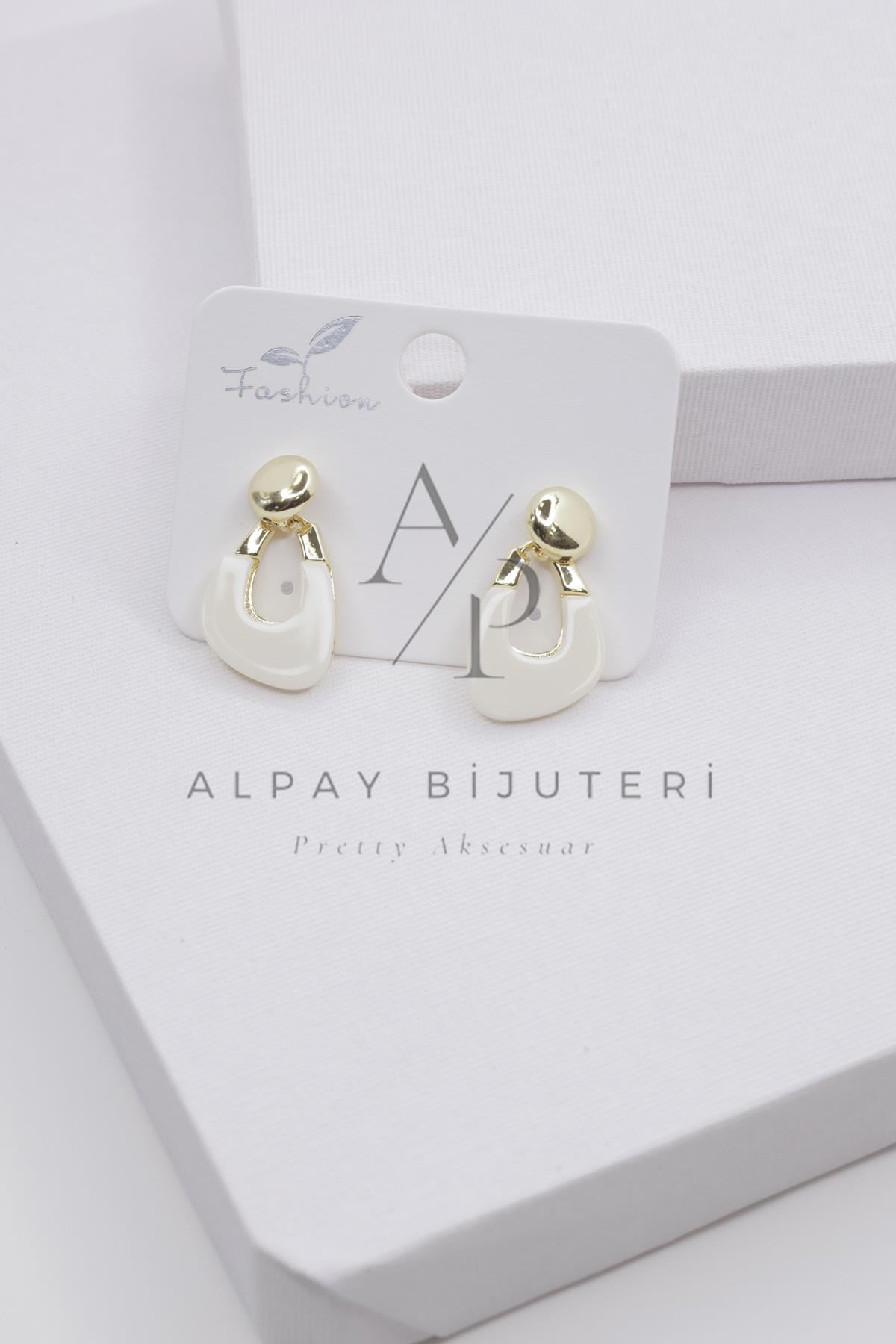 Şık Tasarım Küpe