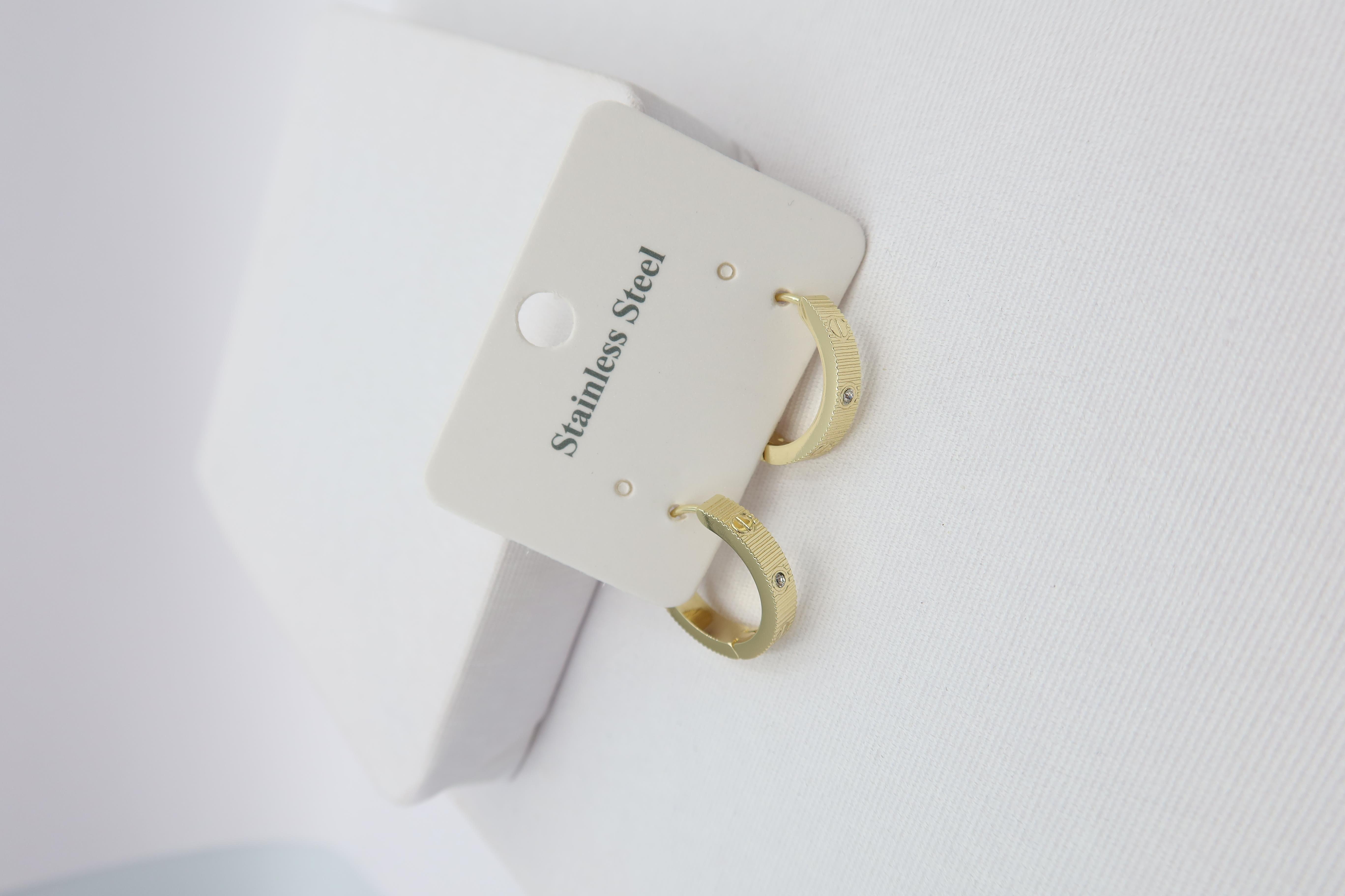 Çizgili Vida Detaylı Küpe