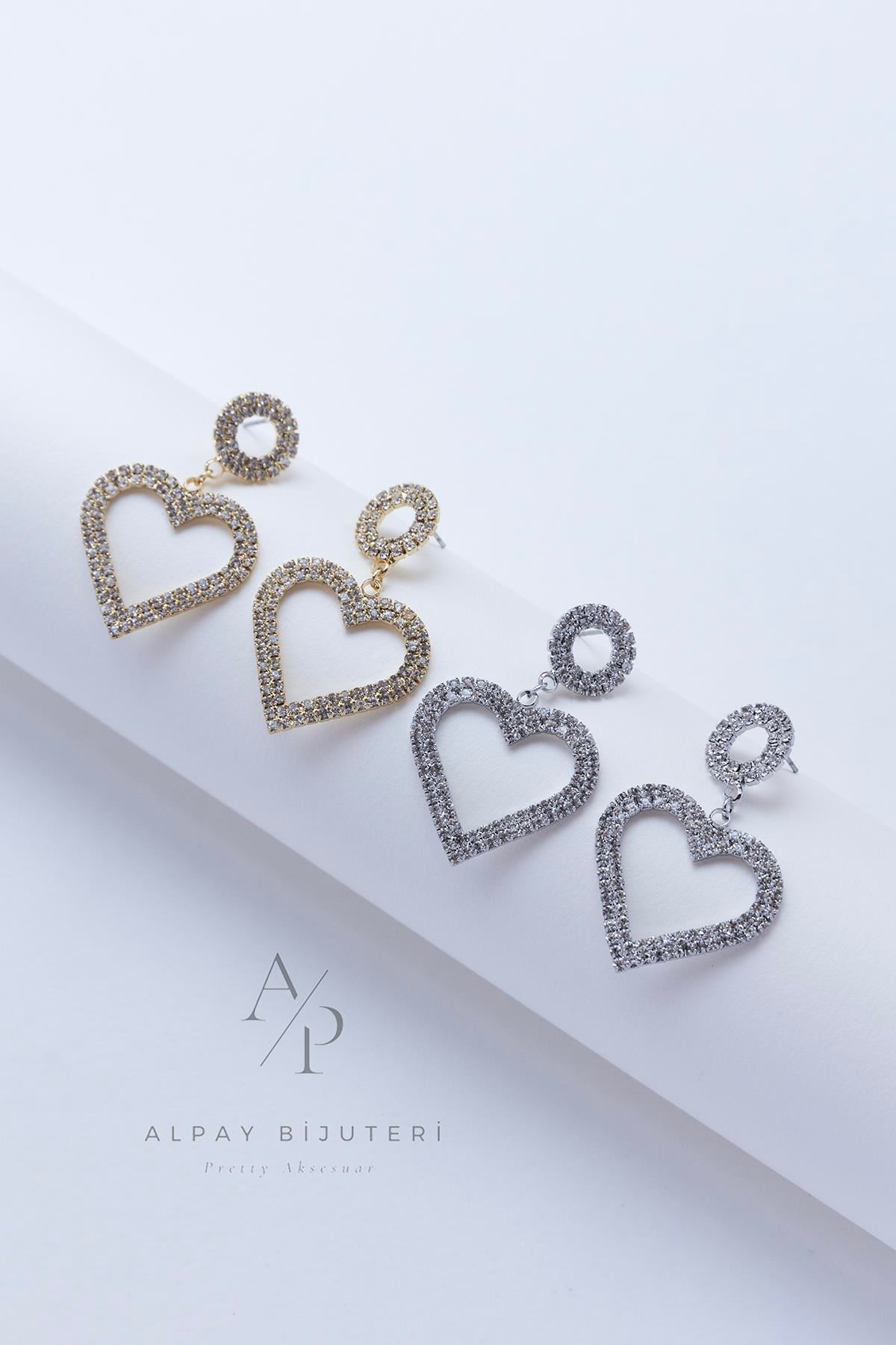Zirkon Kalp Model Sallantılı Küpe