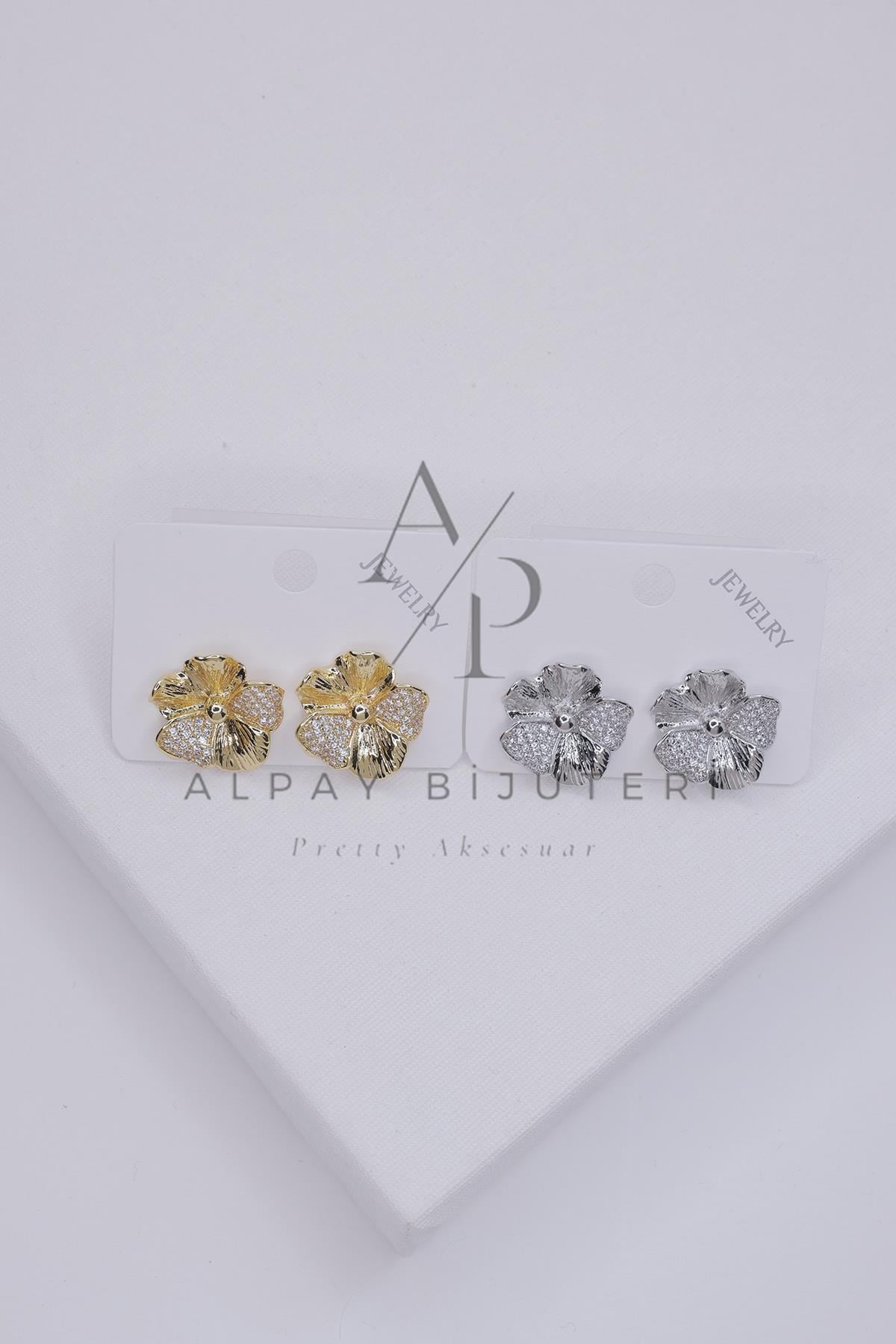 Şık Tasarım Küpe