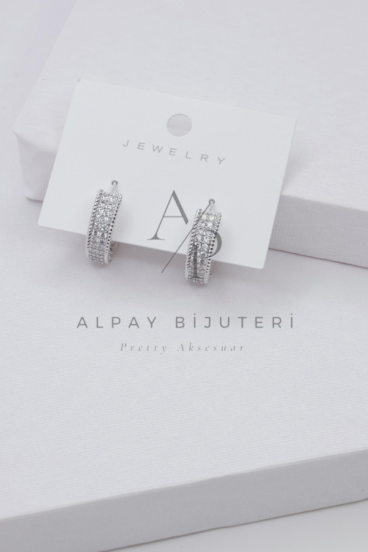 Şık Tasarım Küpe