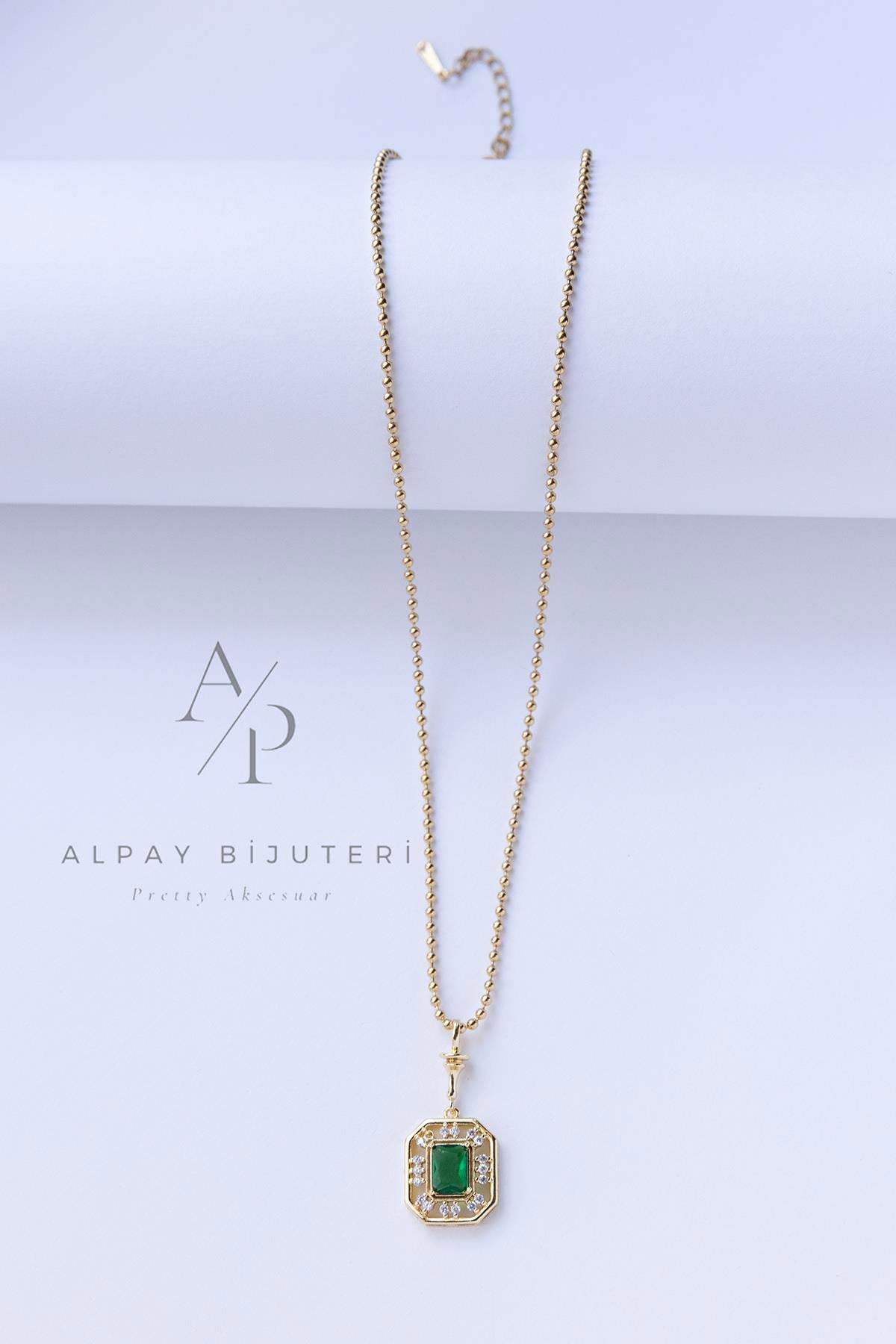 Yeşil Taş Detay Çelik Kolye