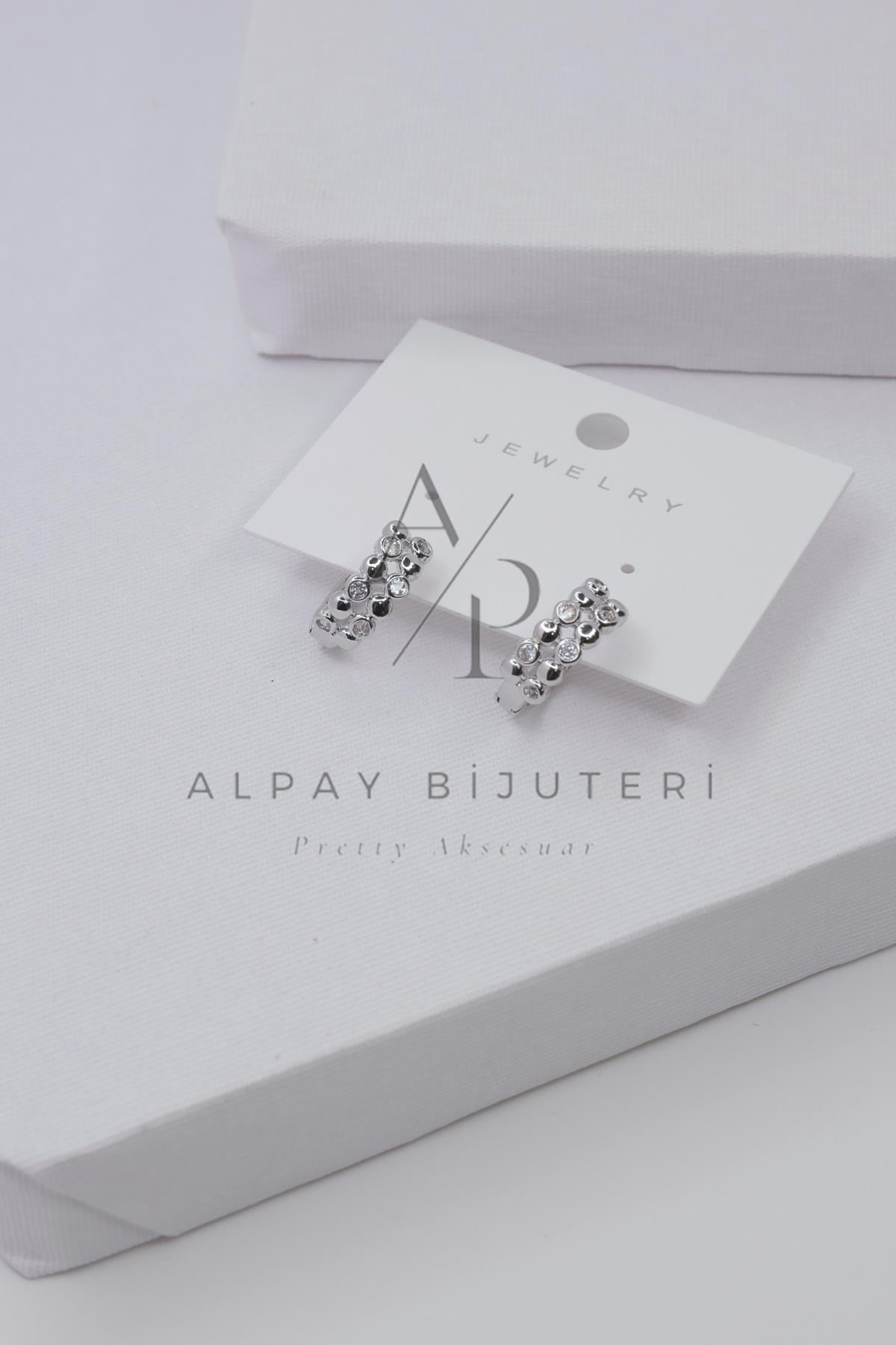 Şık Tasarım Küpe