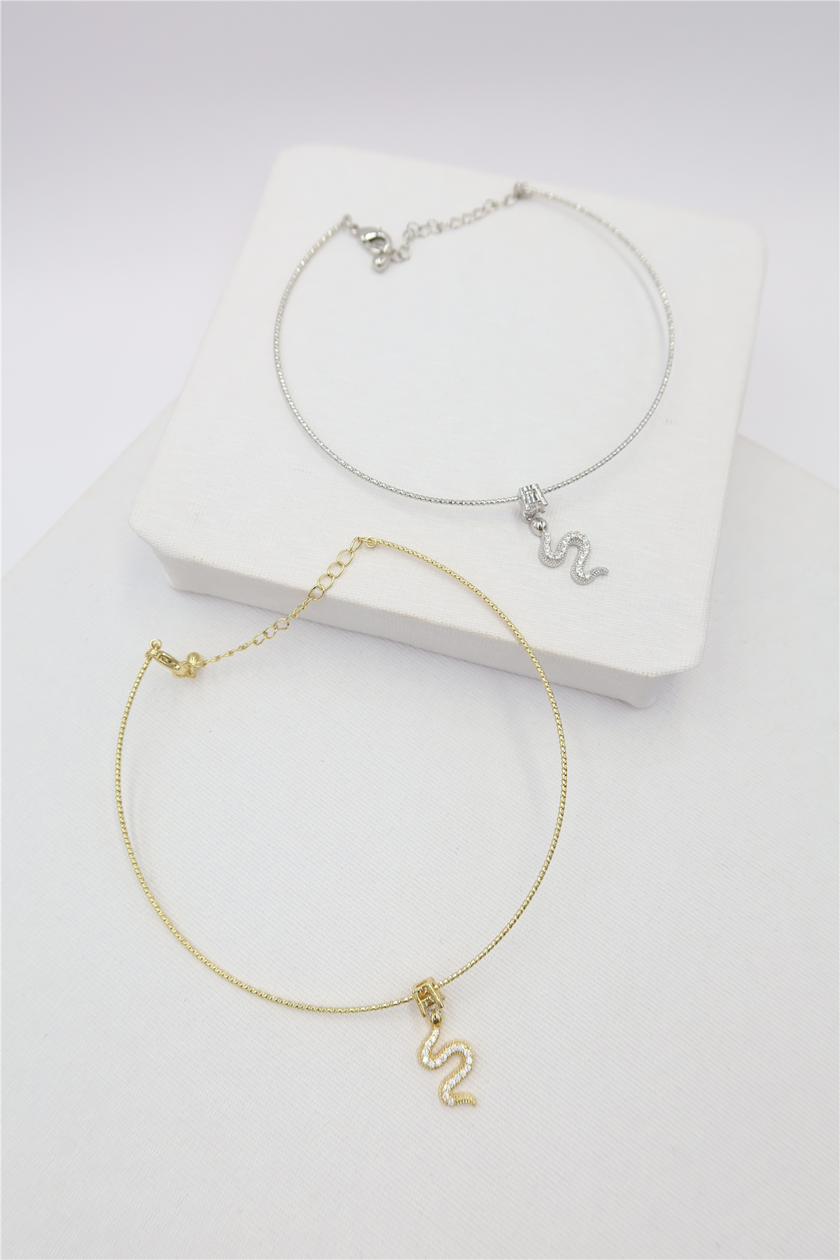 Charm Detaylı Çelik Misinalı Halhal