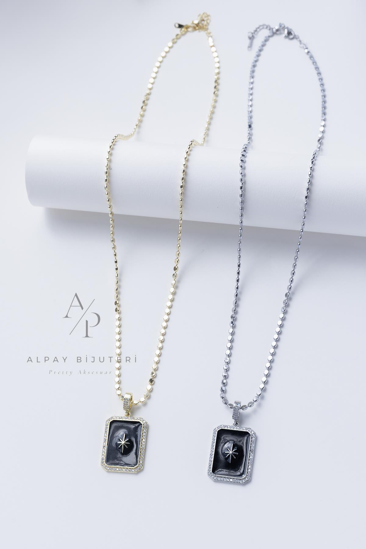 Siyah Taş Detaylı Çelik Kolye