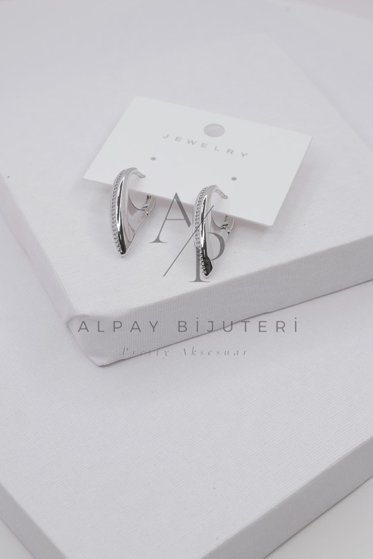 Şık Tasarım Küpe