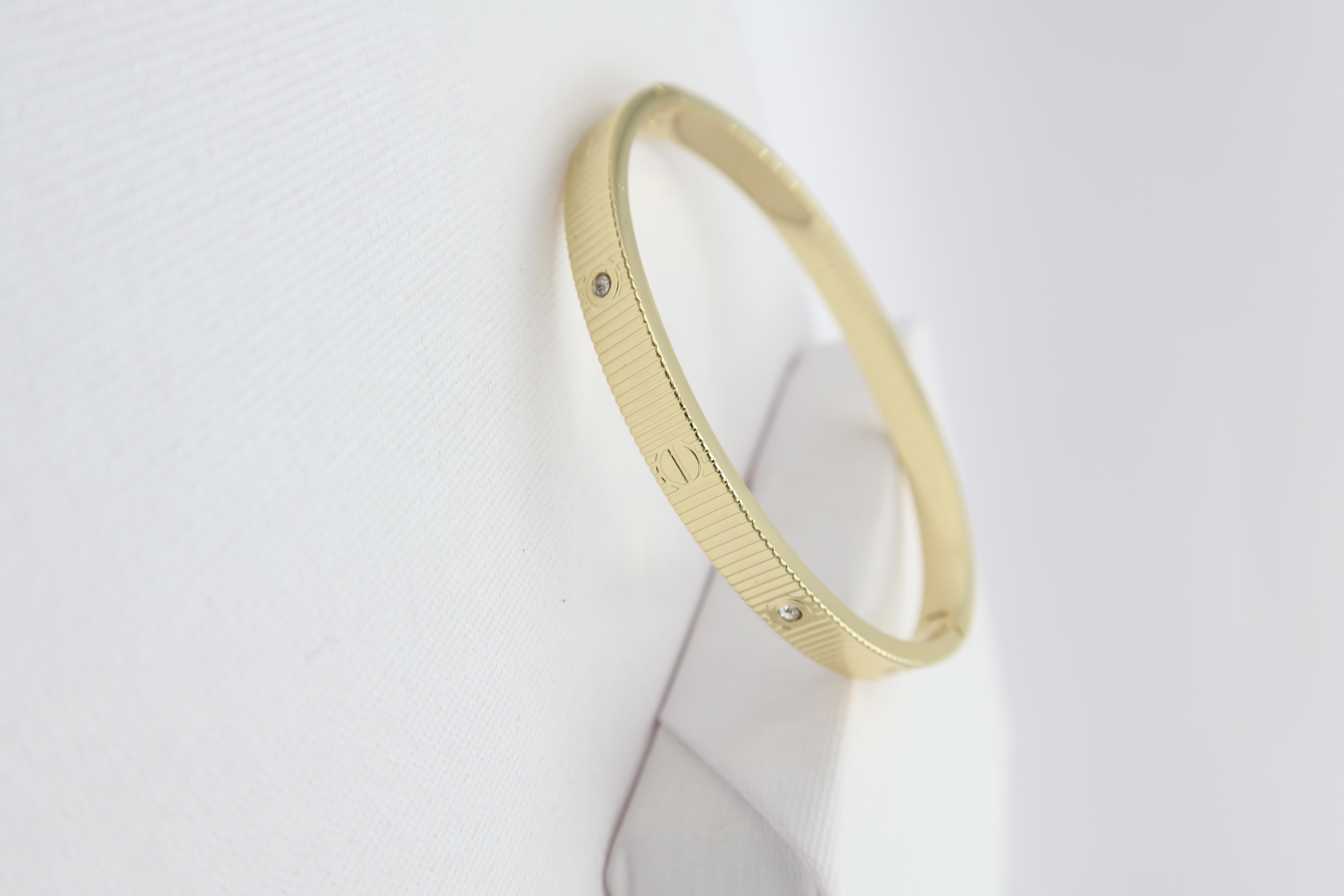 Çizgili Vida Detaylı Işıltılı Kelepçe