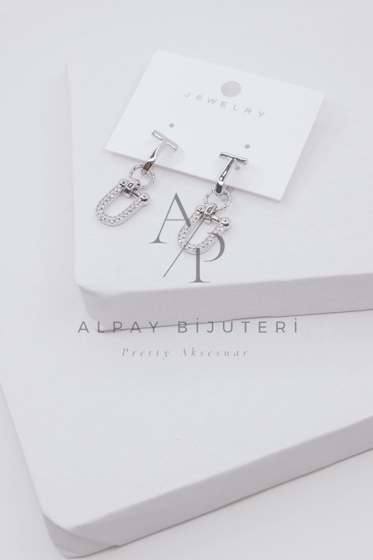 Şık Tasarım Küpe