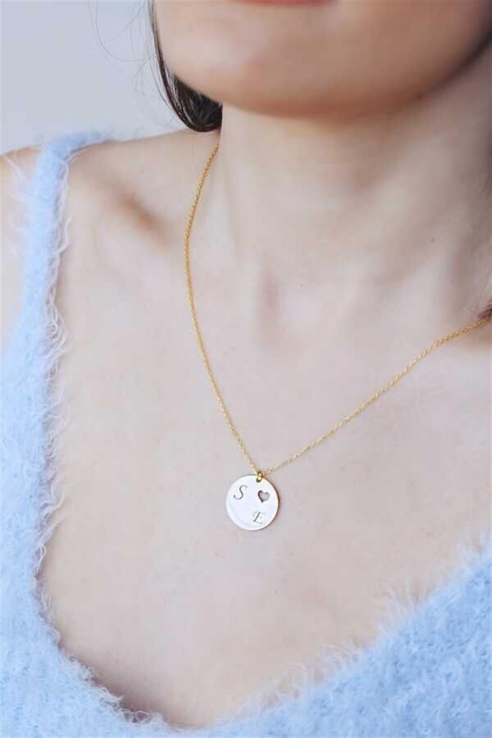 Yuvarlak Plaka Harf Kadın 925 Ayar Gümüş Kolye