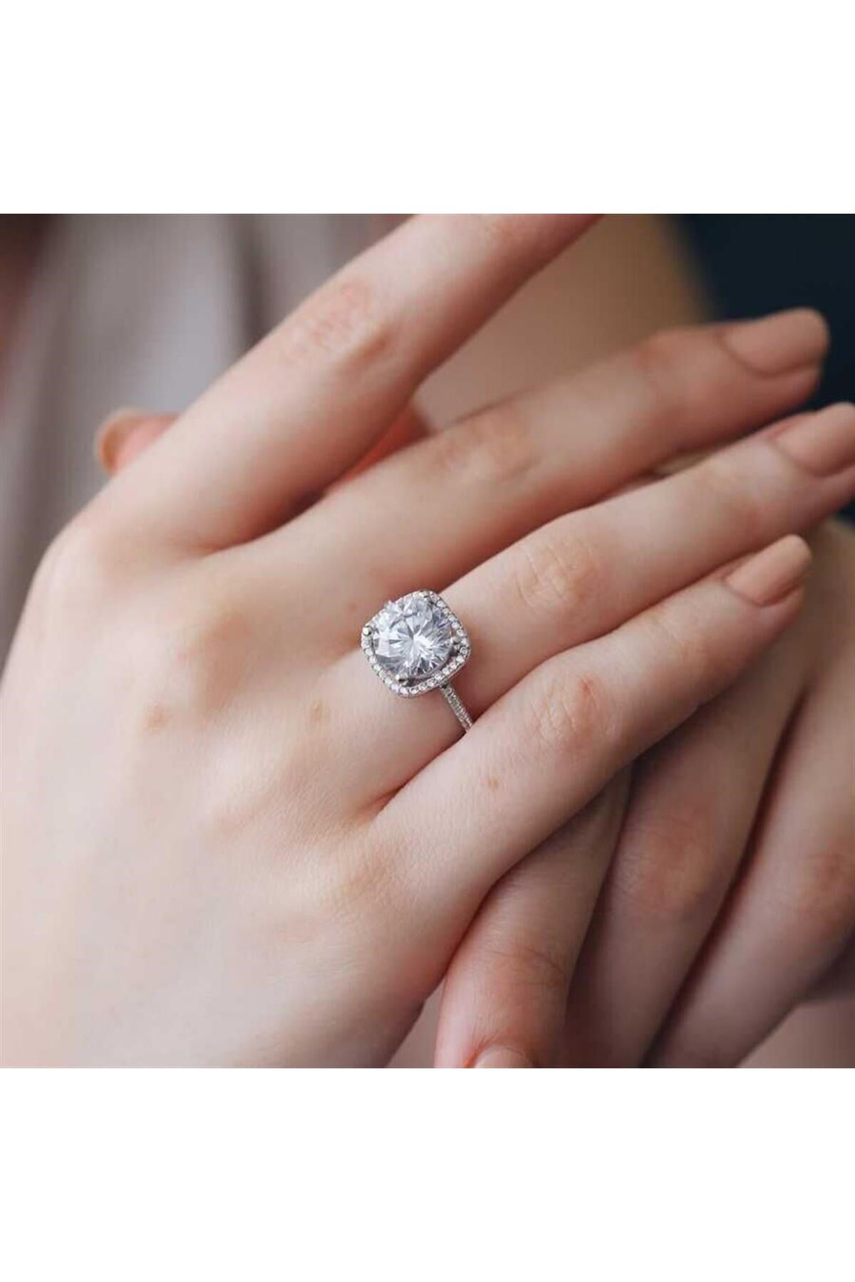 Kare Kasa Oval Kesim Zirkon Taşlı 925 Ayar Gümüş Yüzük