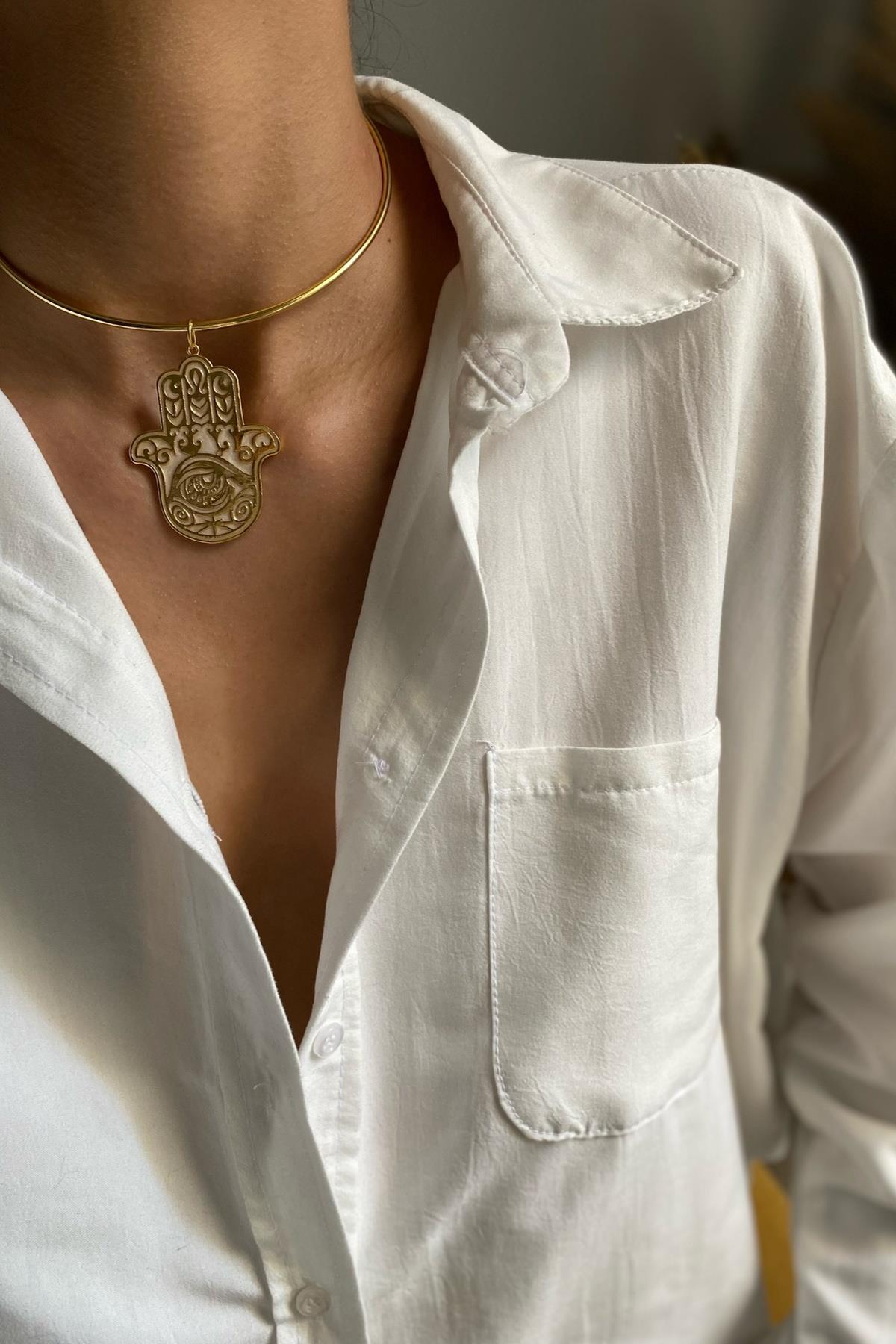 Fatma Ana Eli Figürlü Tasma Kolye 