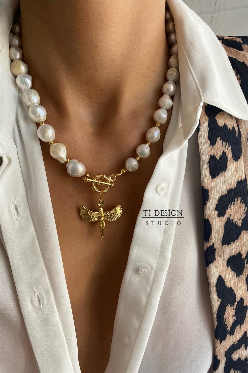 İsis Uçlu Barok İnci Kolye