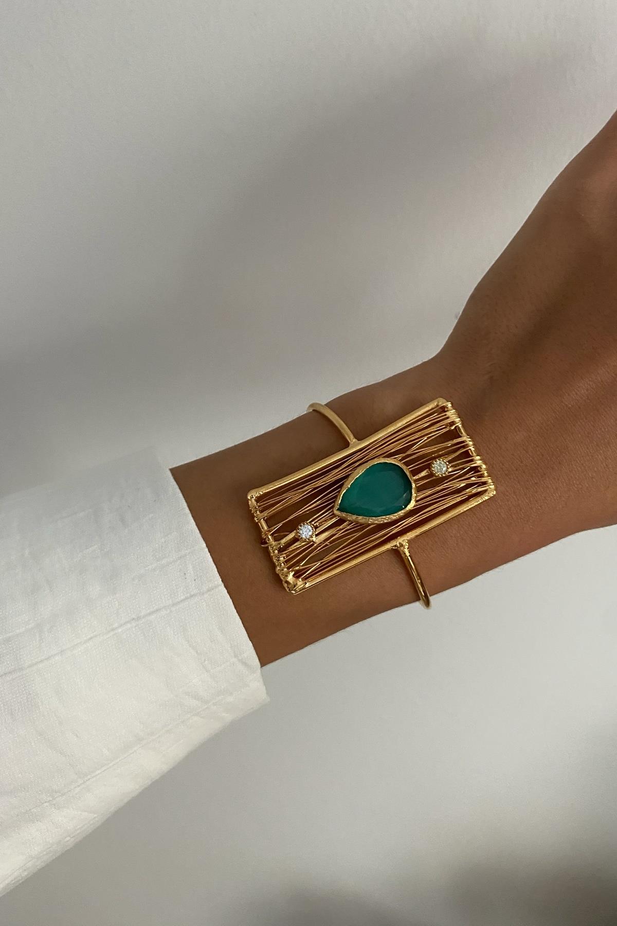 Kedi Gözü Zirkonlu Tasarım Kelepçe Bileklik 