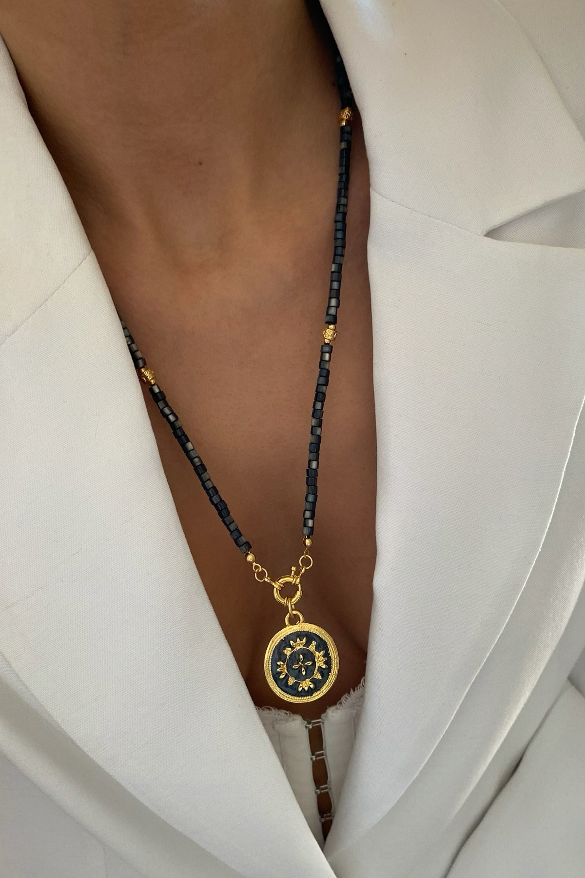 Sedef Taşı Madalyon Tasarım Kolye