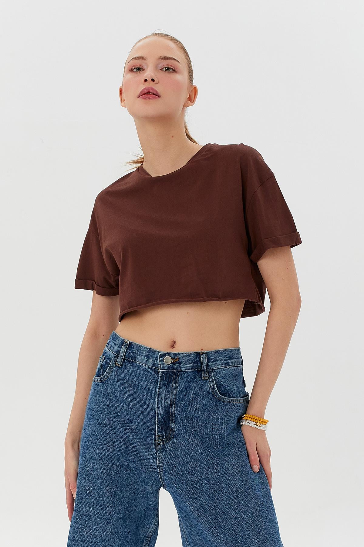 Kıvrık Kollu Basic Crop Tshirt