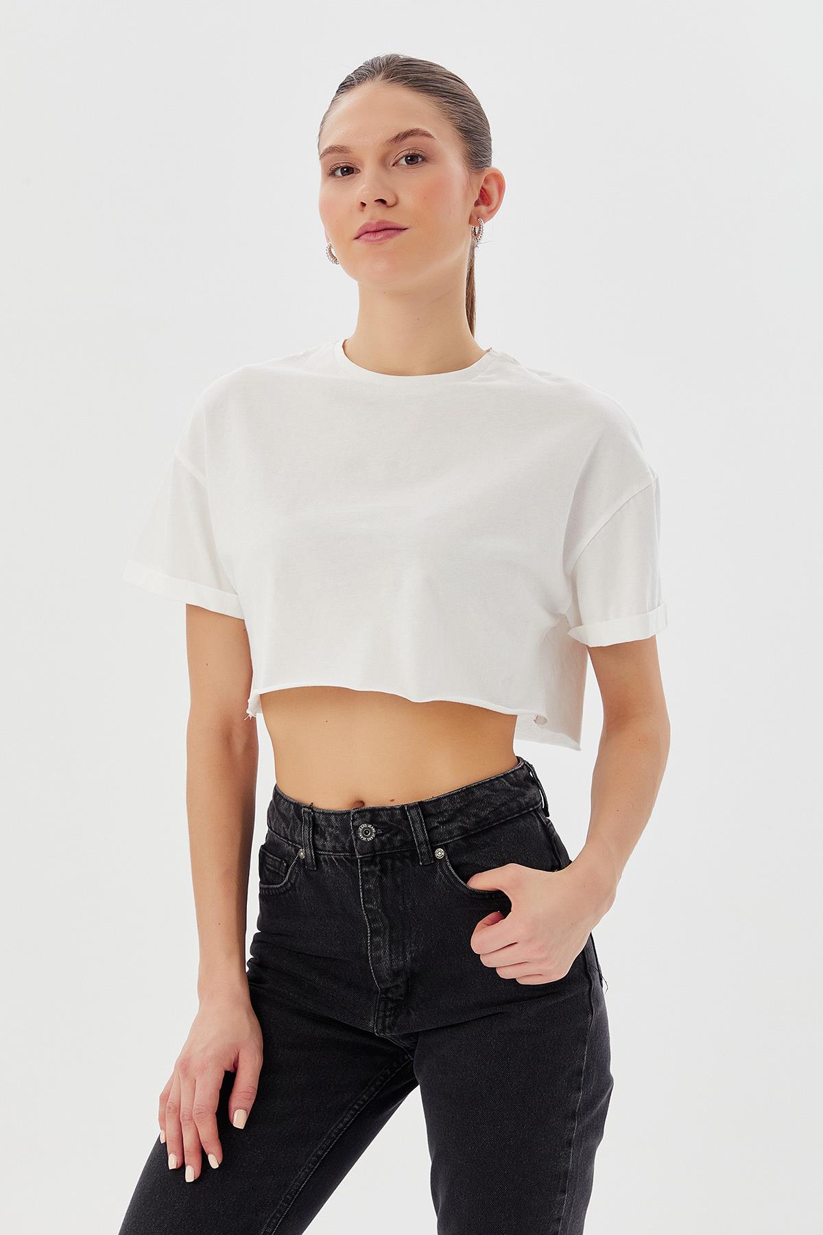 Kıvrık Kollu Basic Crop Tshirt