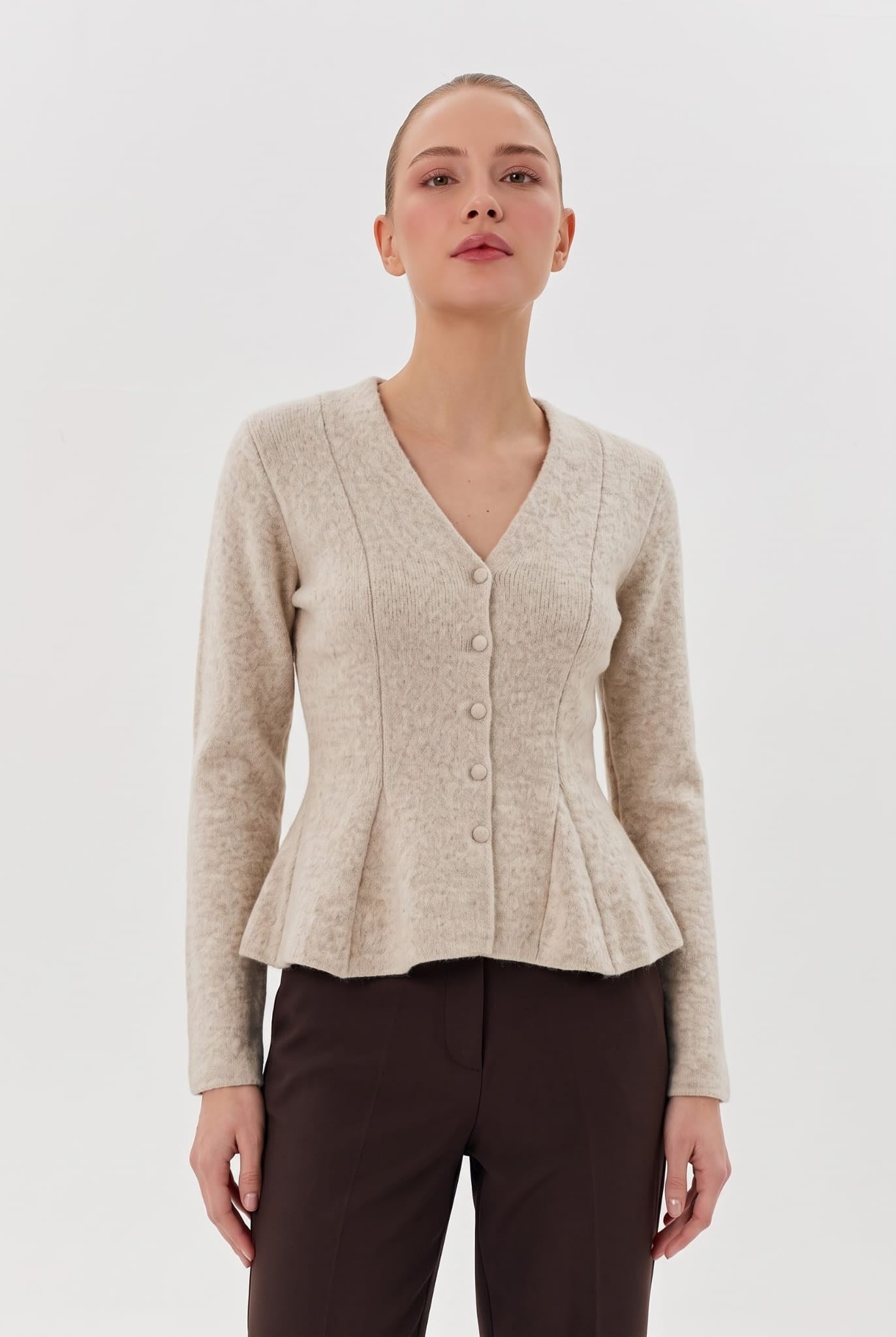 V Yaka Düğmeli Peplum Hırka